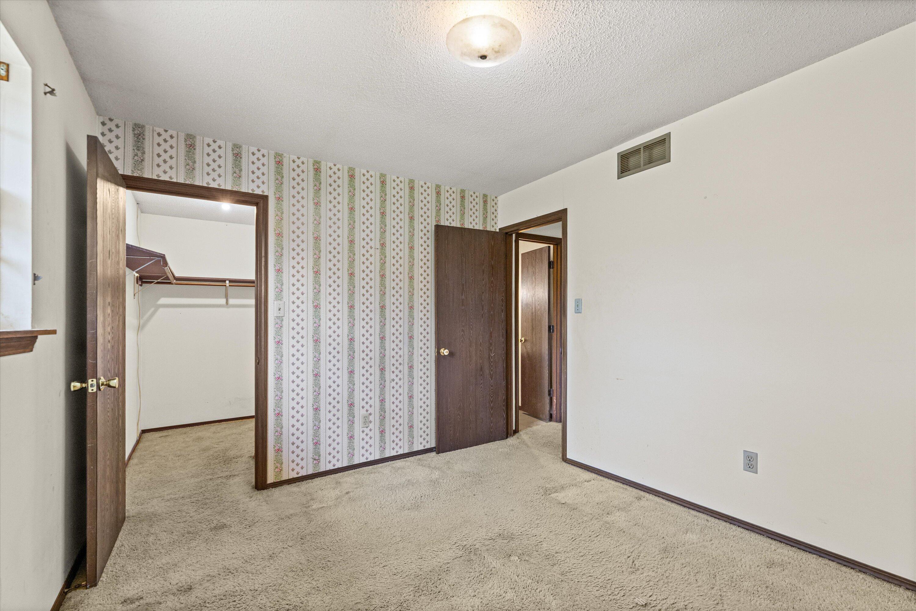 5615 E Pinehurst Ln Property Photo 11