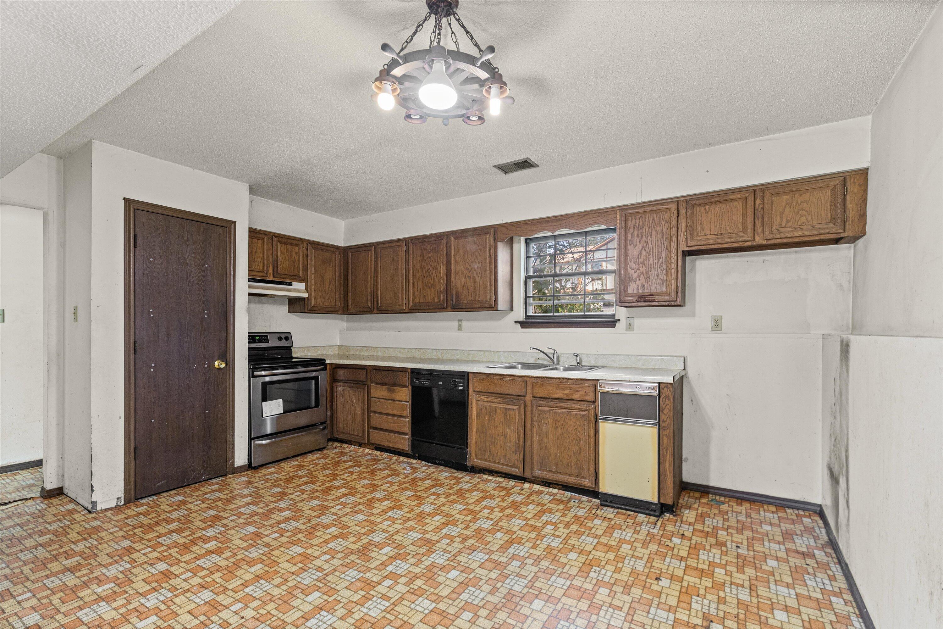 5615 E Pinehurst Ln Property Photo 17