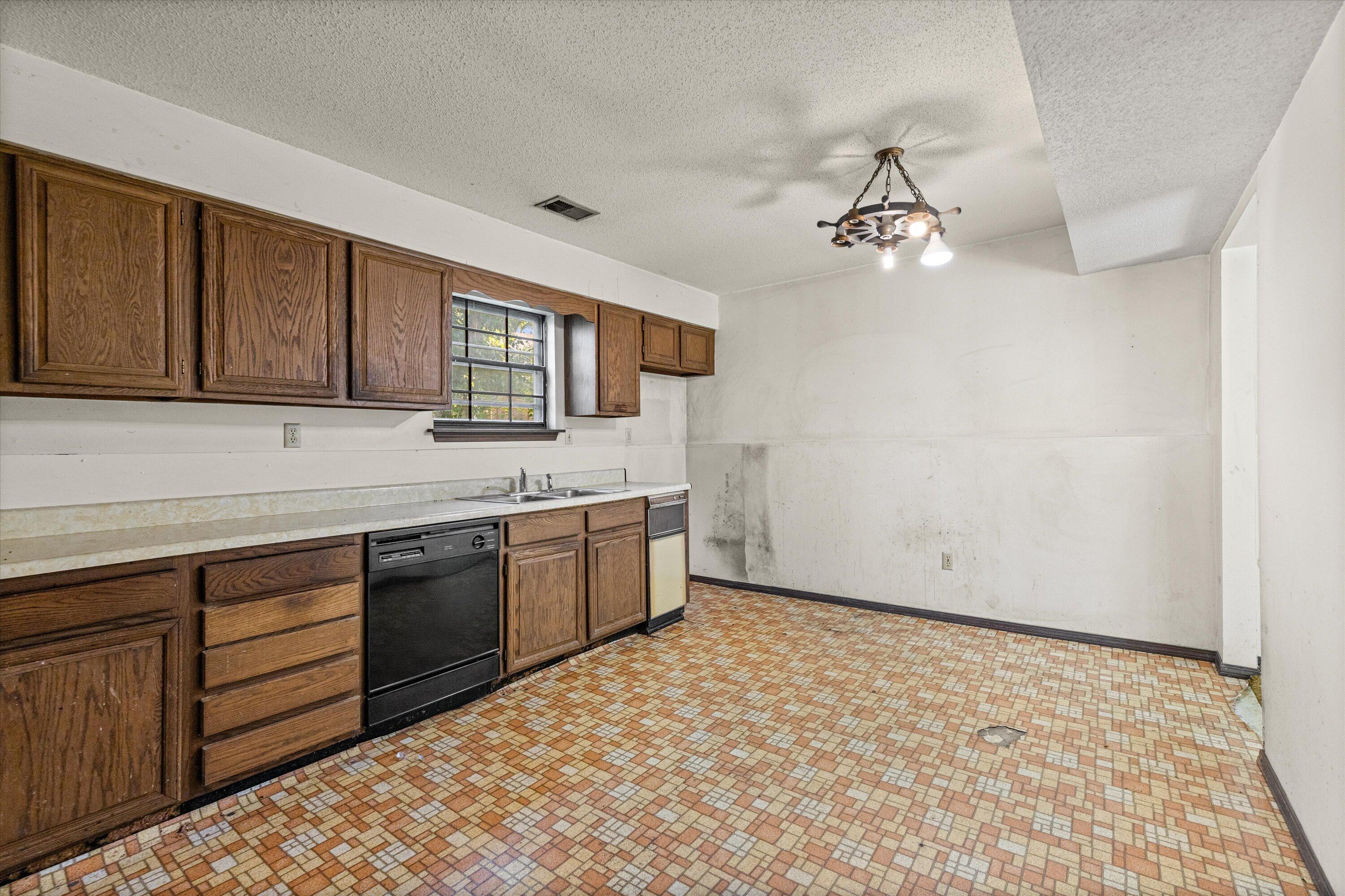 5615 E Pinehurst Ln Property Photo 19