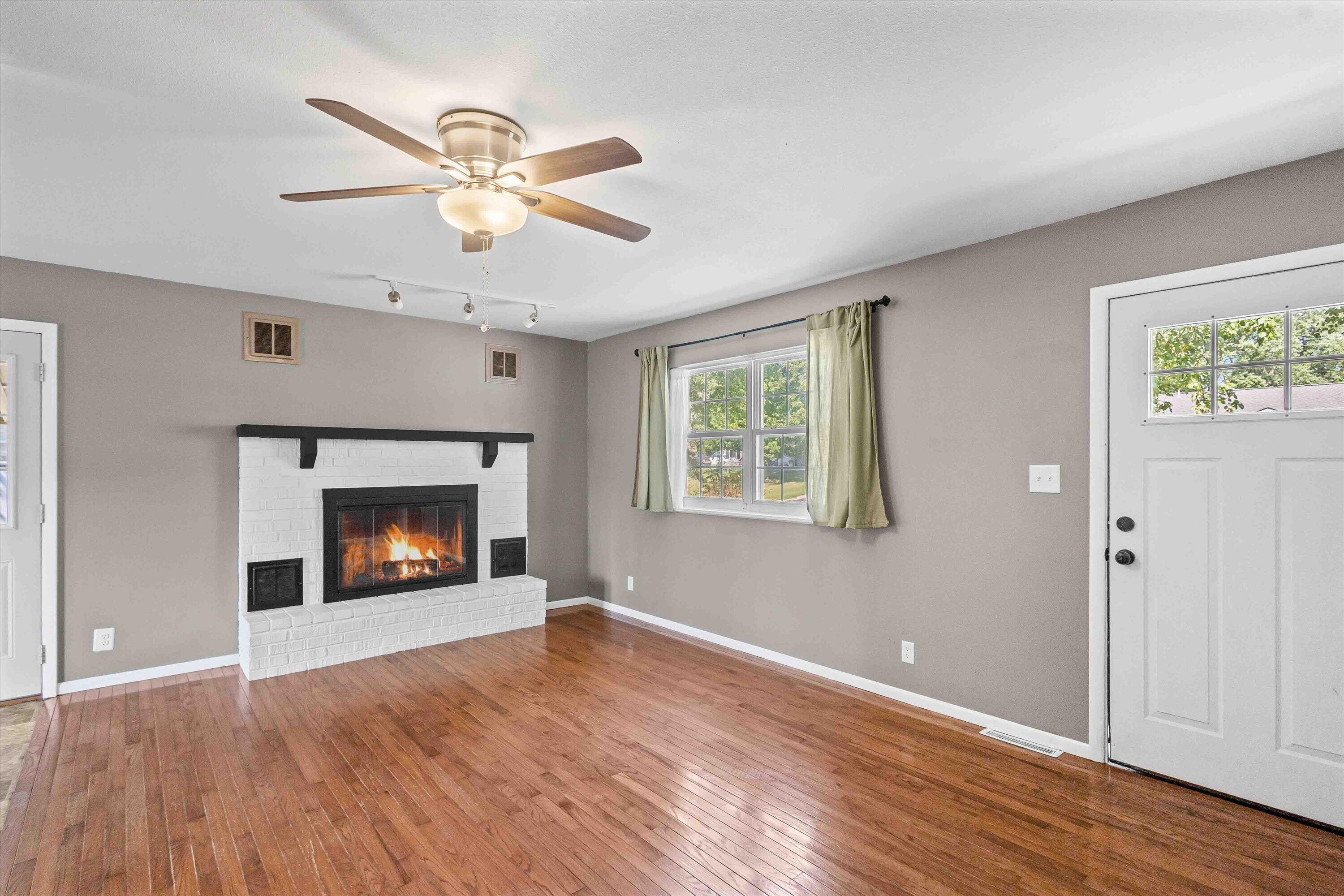 528 E Winter St Property Photo 5