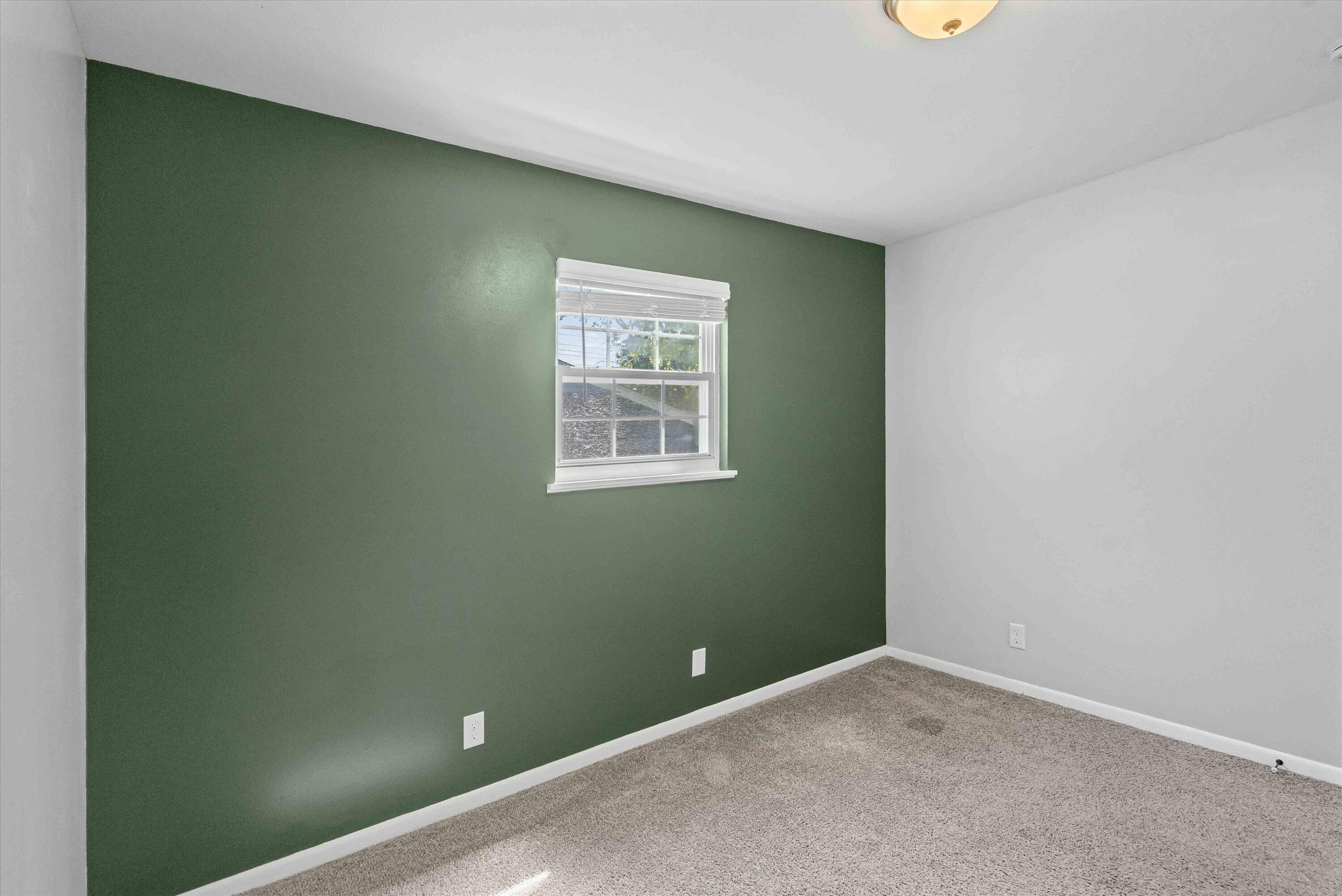528 E Winter St Property Photo 16