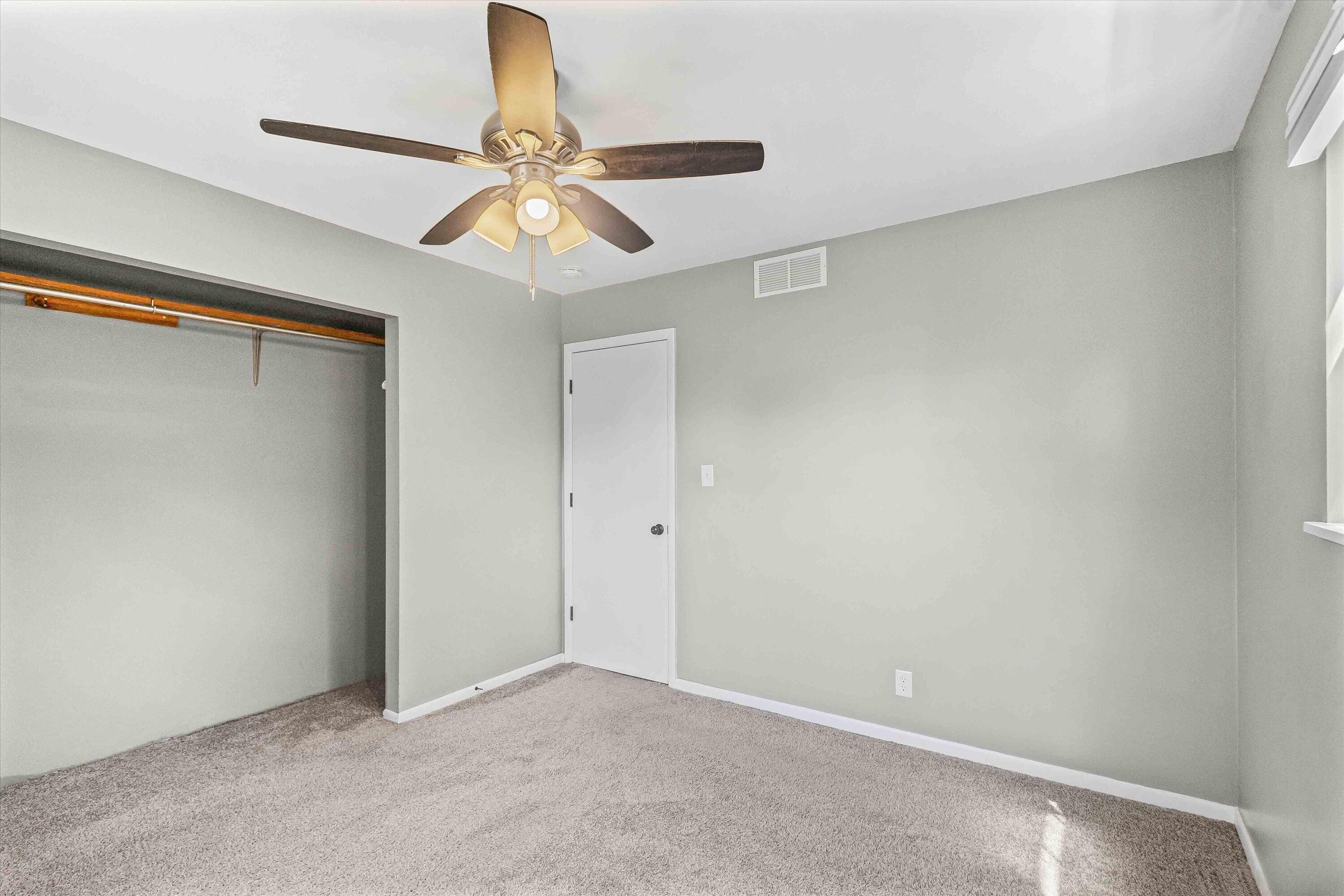 528 E Winter St Property Photo 19