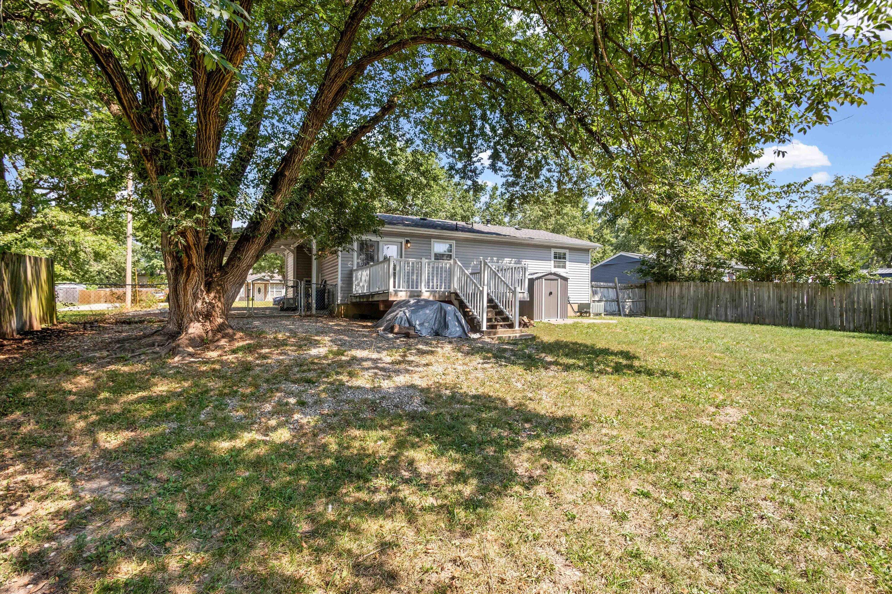 528 E Winter St Property Photo 32