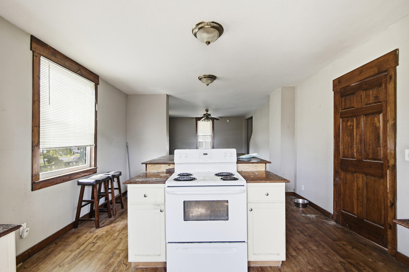 103 E Stone St Property Photo 10