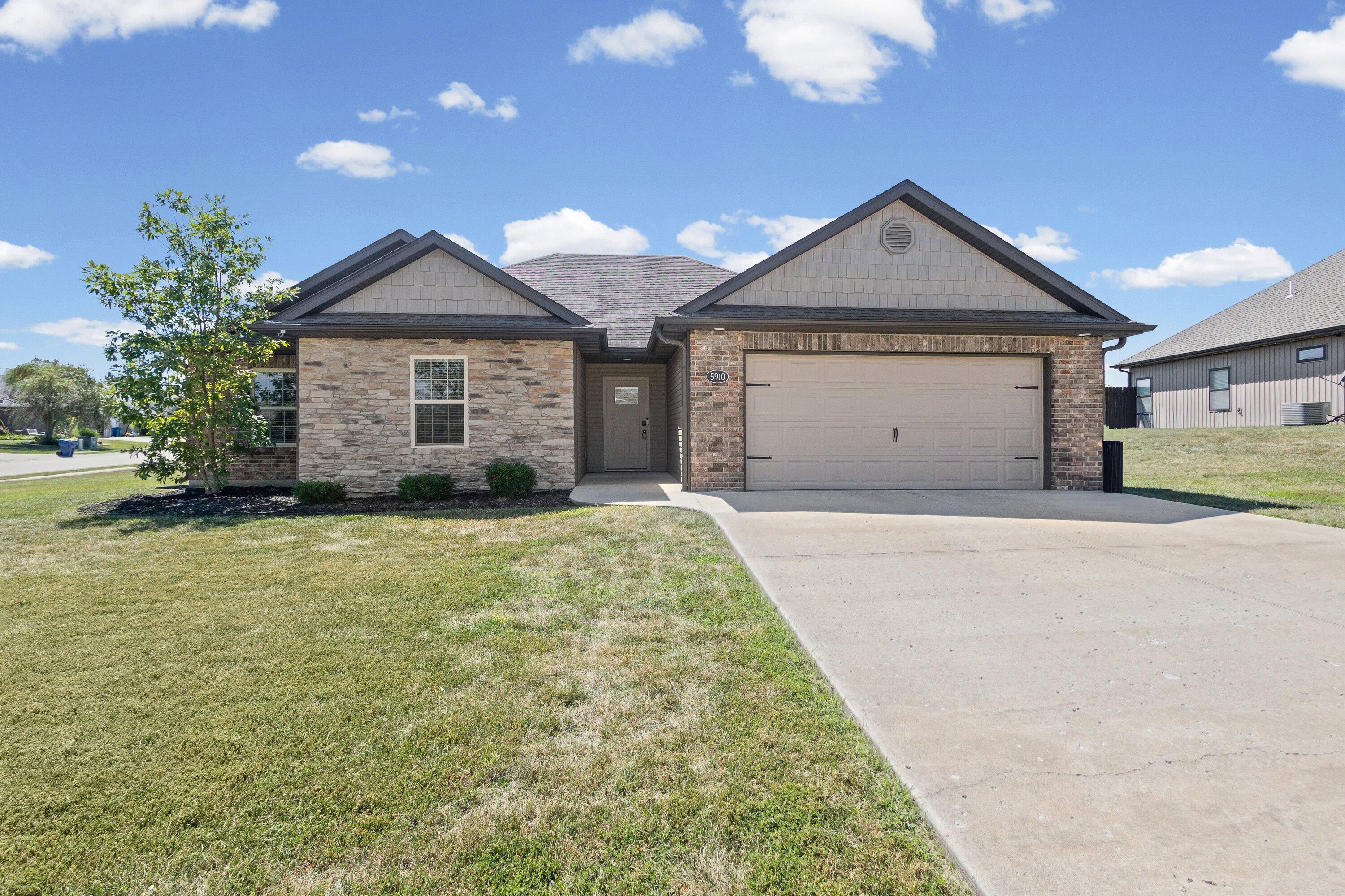 5910 Eagle Lake Dr Property Photo 1