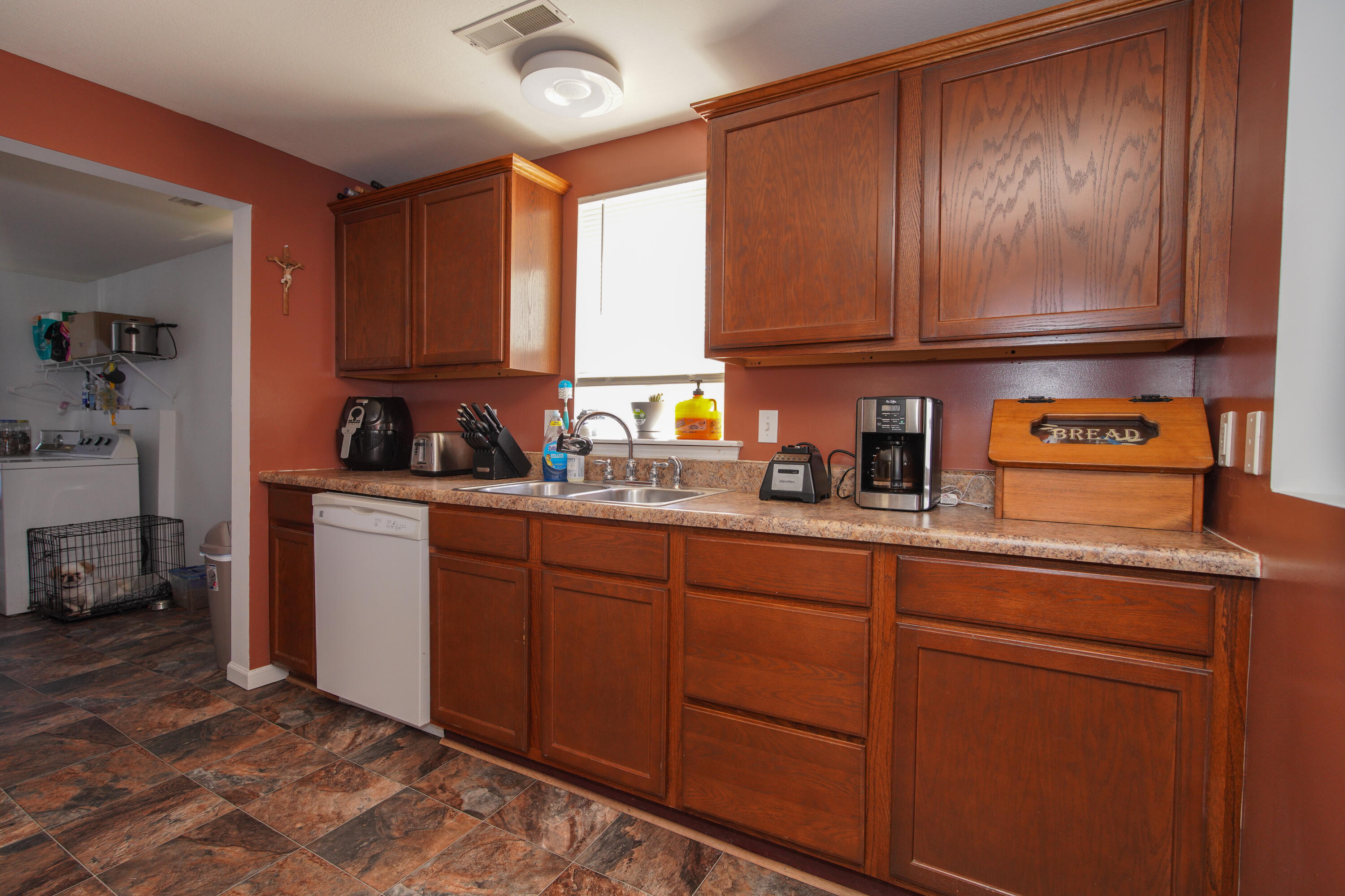 120 S Walnut St Property Photo 6
