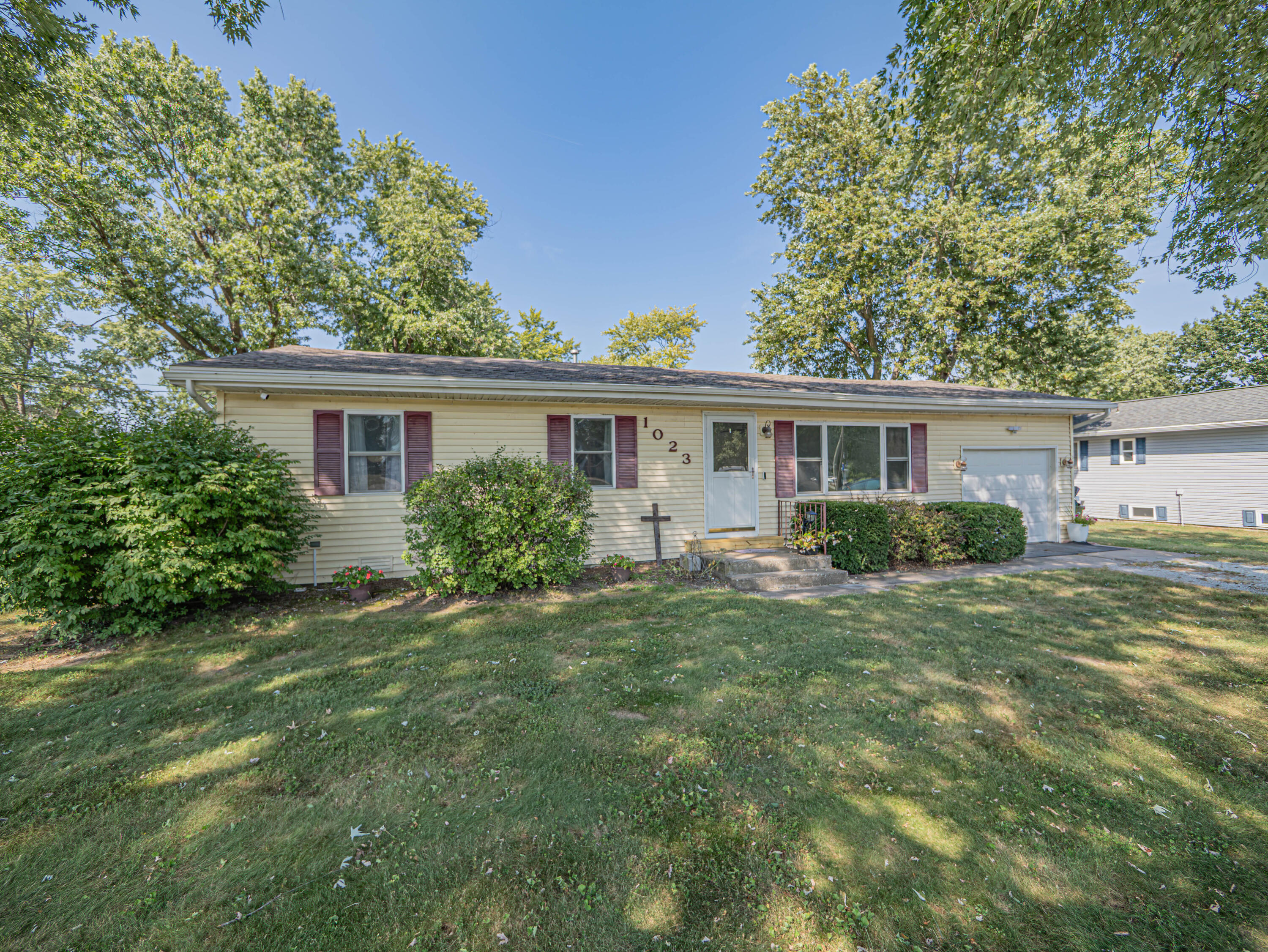 1023 E Mckinsey St Property Photo 1