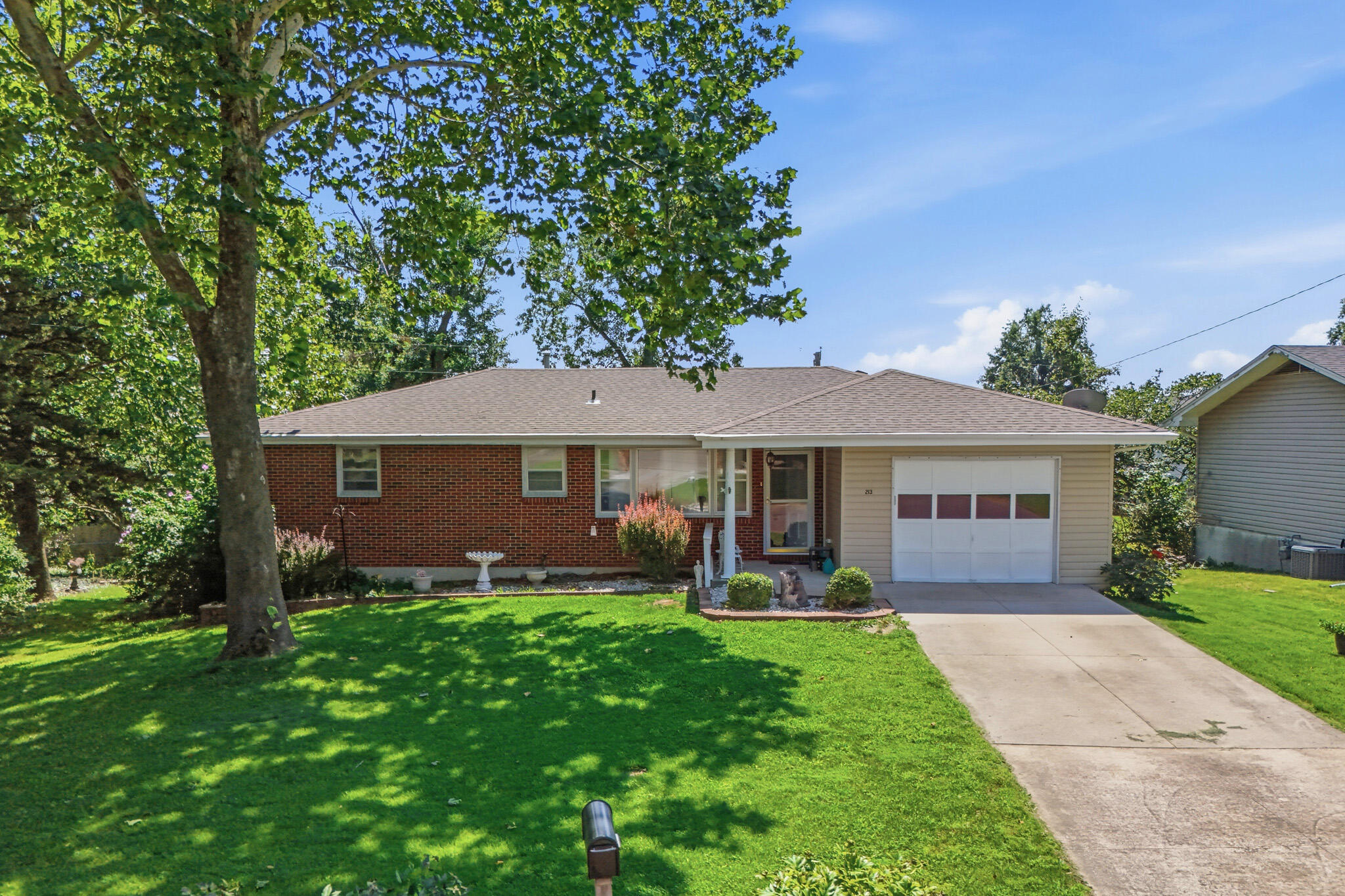 213 Sarazen Dr Property Photo