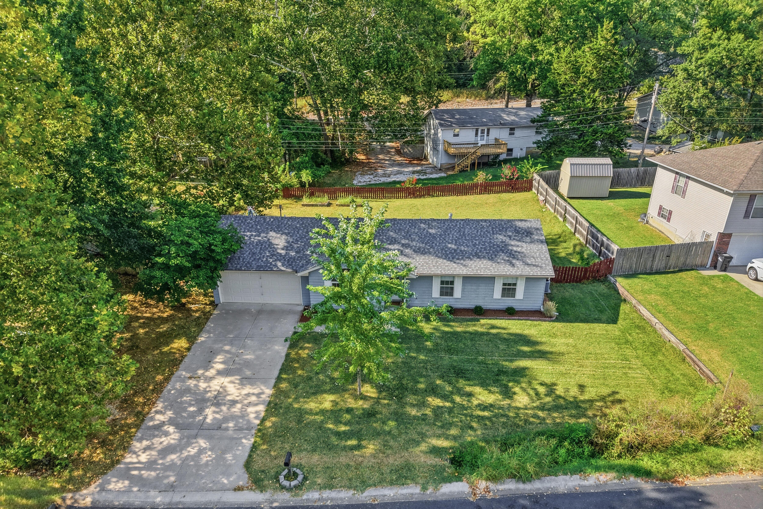 901 W PRAIRIEVIEW DR
