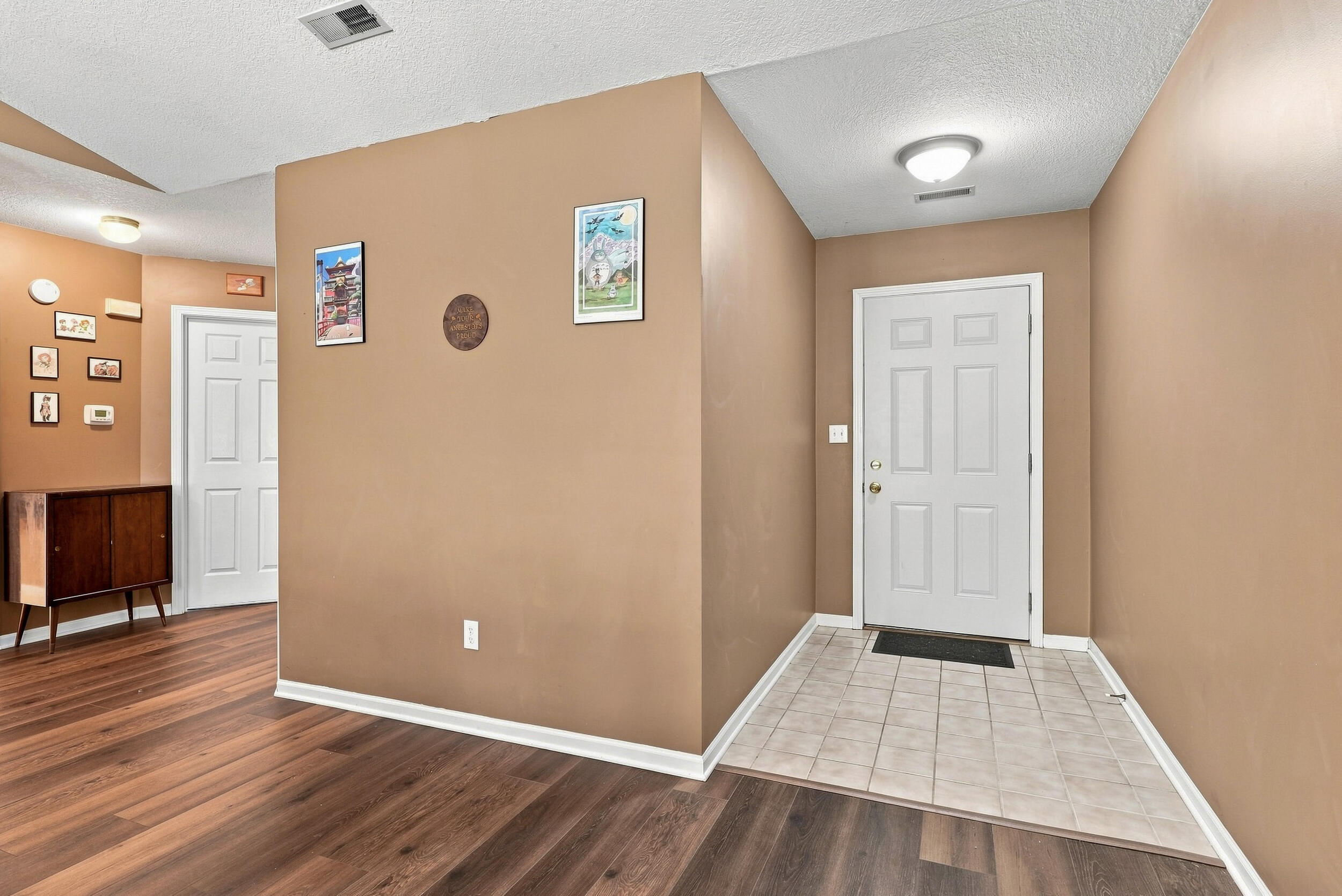 1701 Arctic Ct Property Photo 3