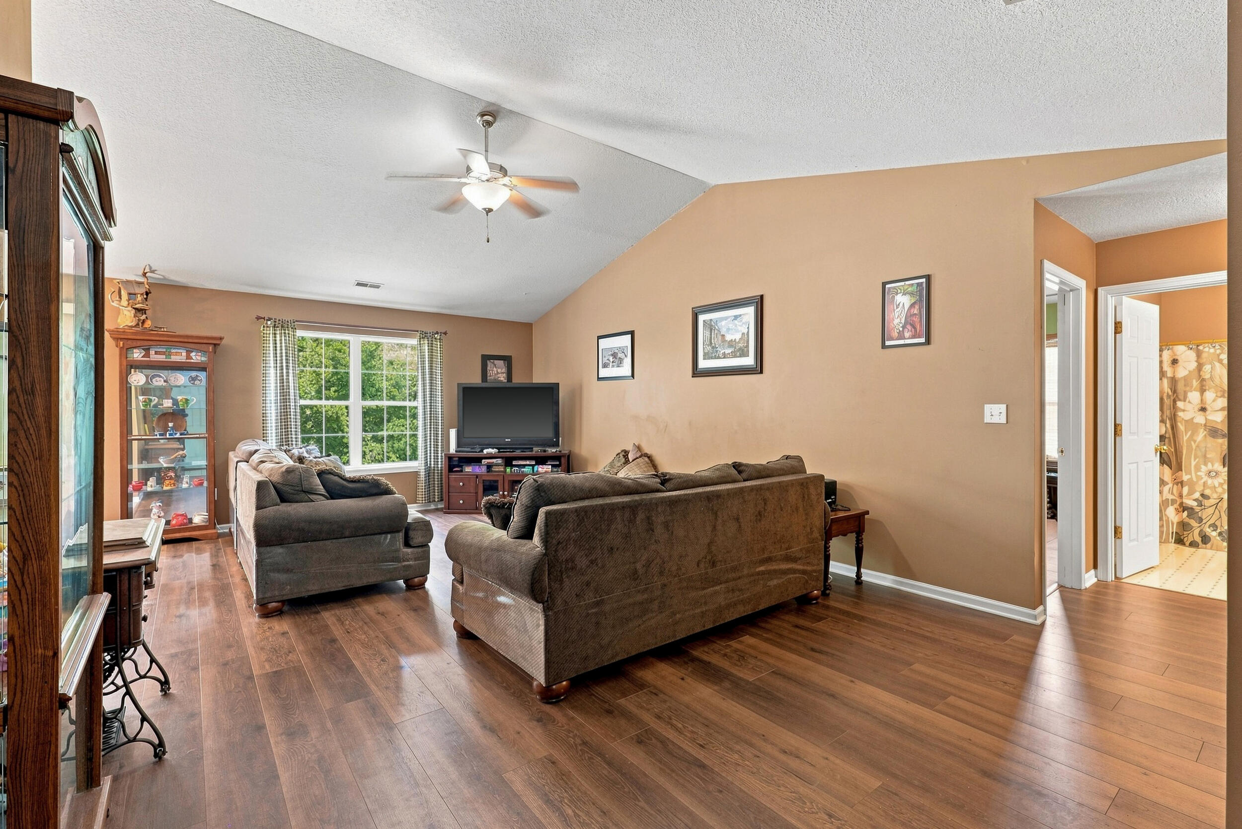 1701 Arctic Ct Property Photo 4