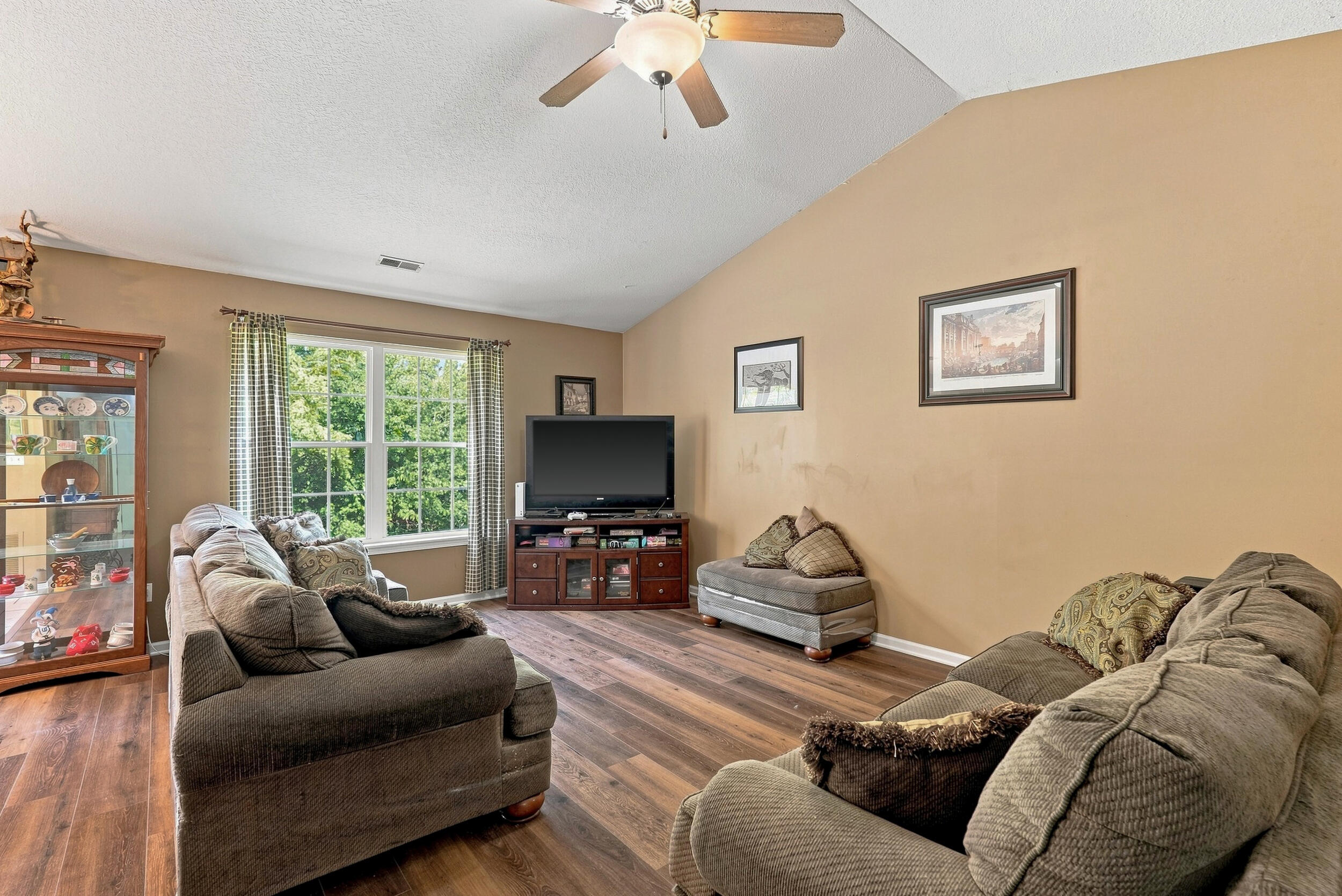 1701 Arctic Ct Property Photo 6