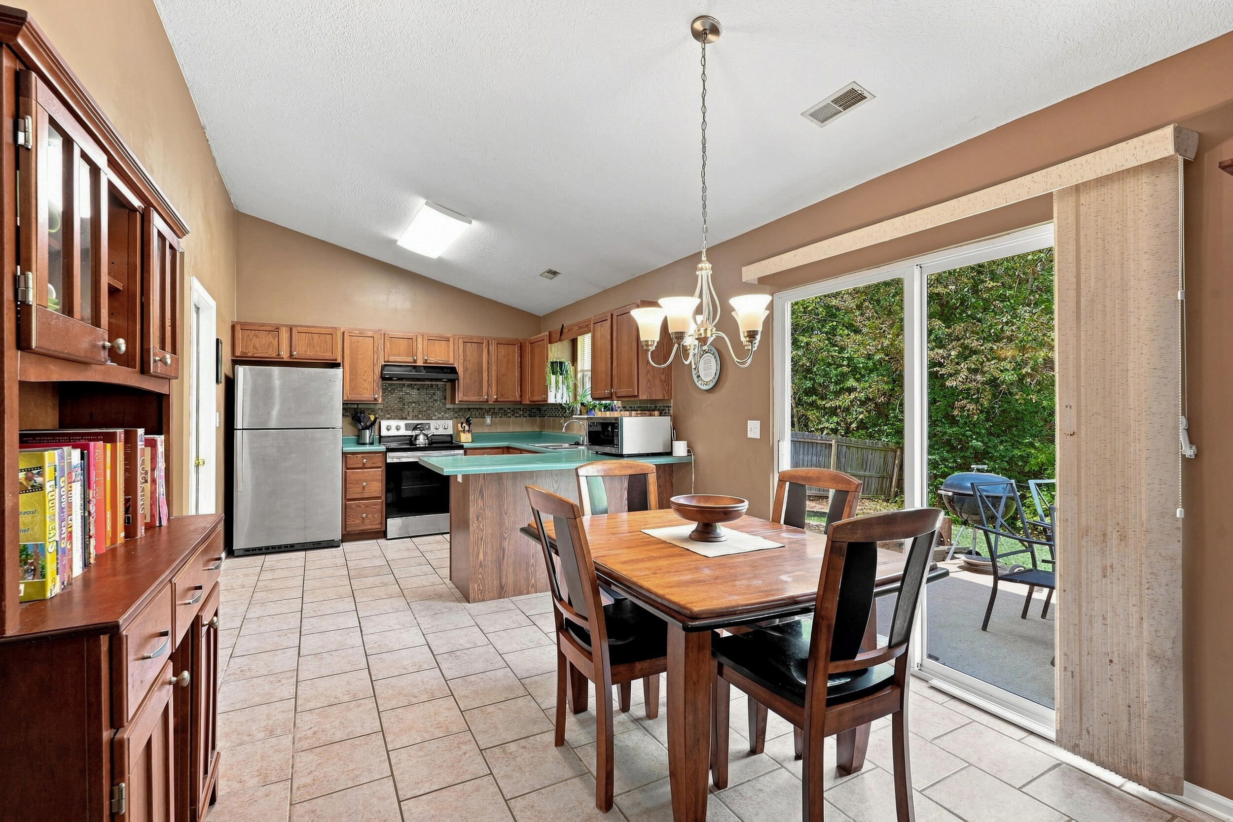 1701 Arctic Ct Property Photo 8