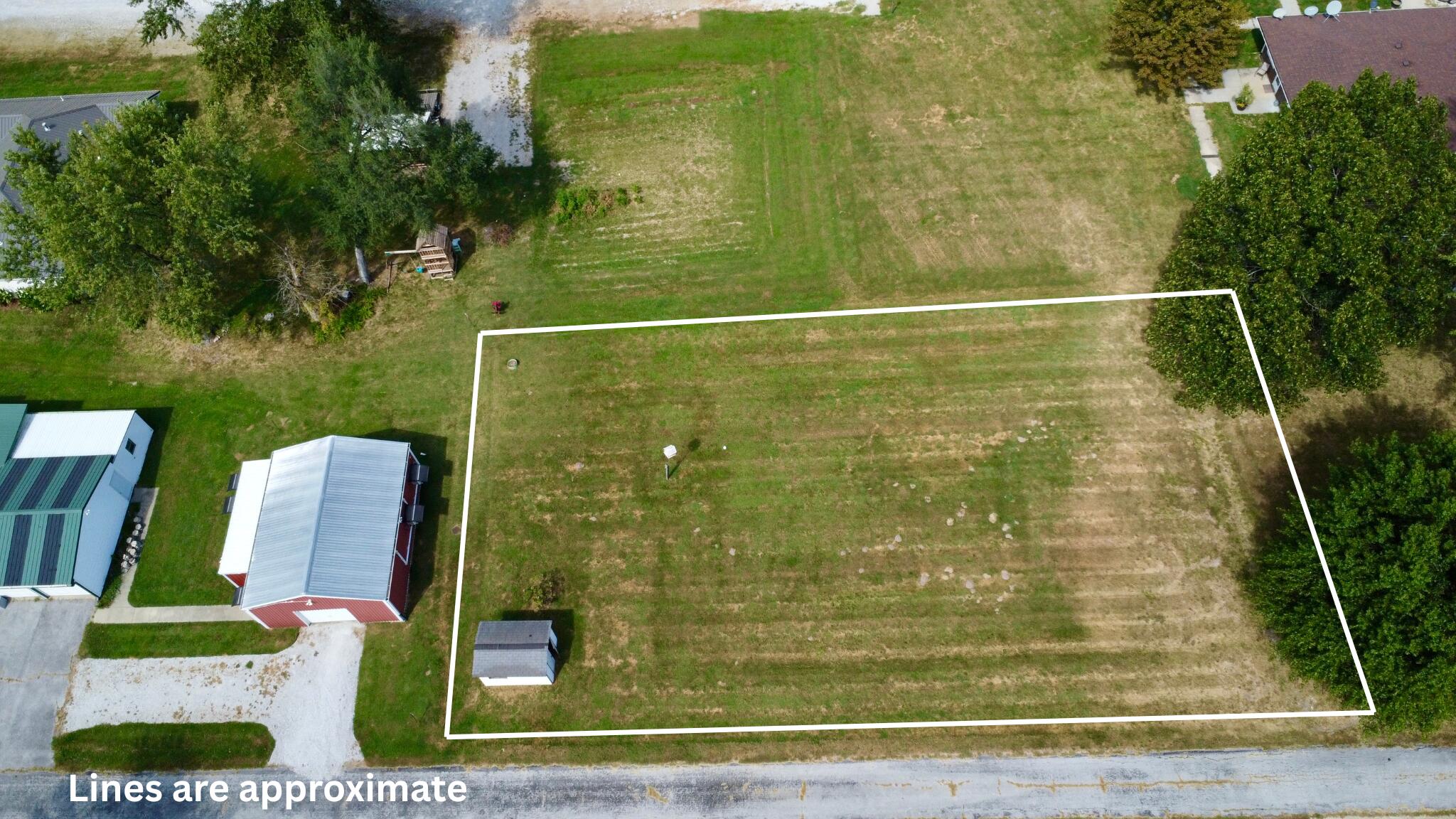 221/225 Lohse Dr Property Photo 1