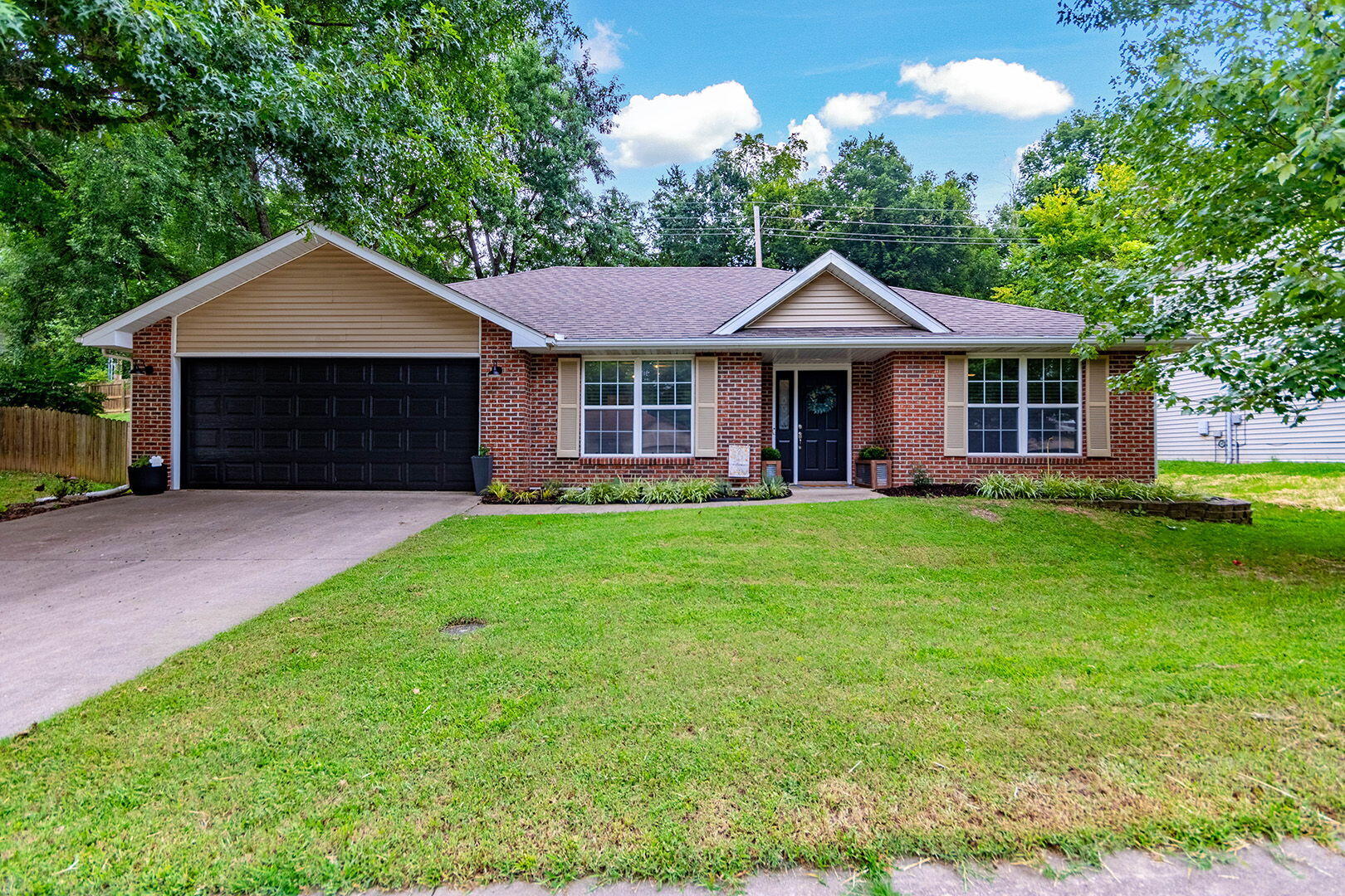2020 Martinshire Dr Property Photo 1