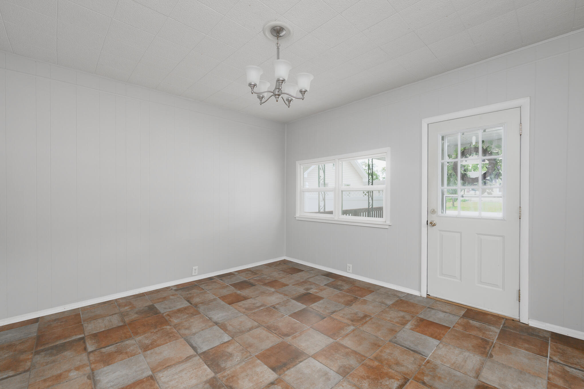 11812 Pine St Property Photo 7