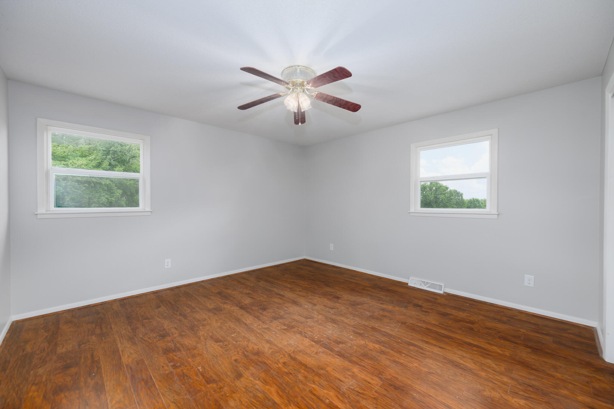 11812 Pine St Property Photo 8
