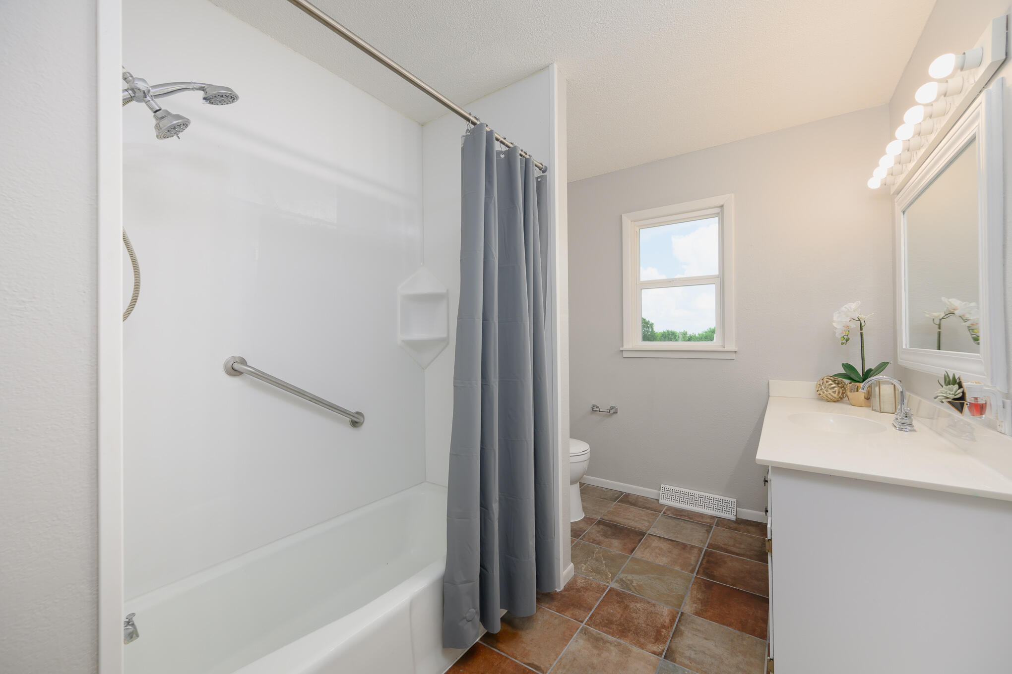 11812 Pine St Property Photo 9