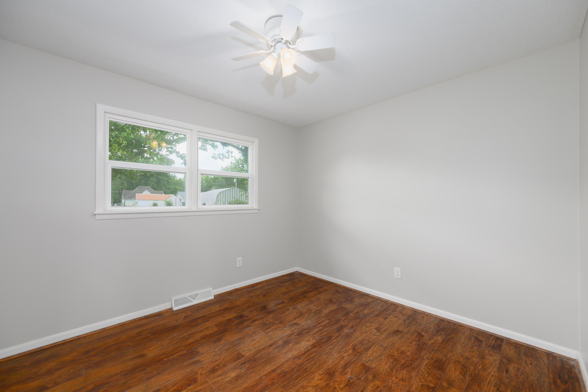 11812 Pine St Property Photo 11