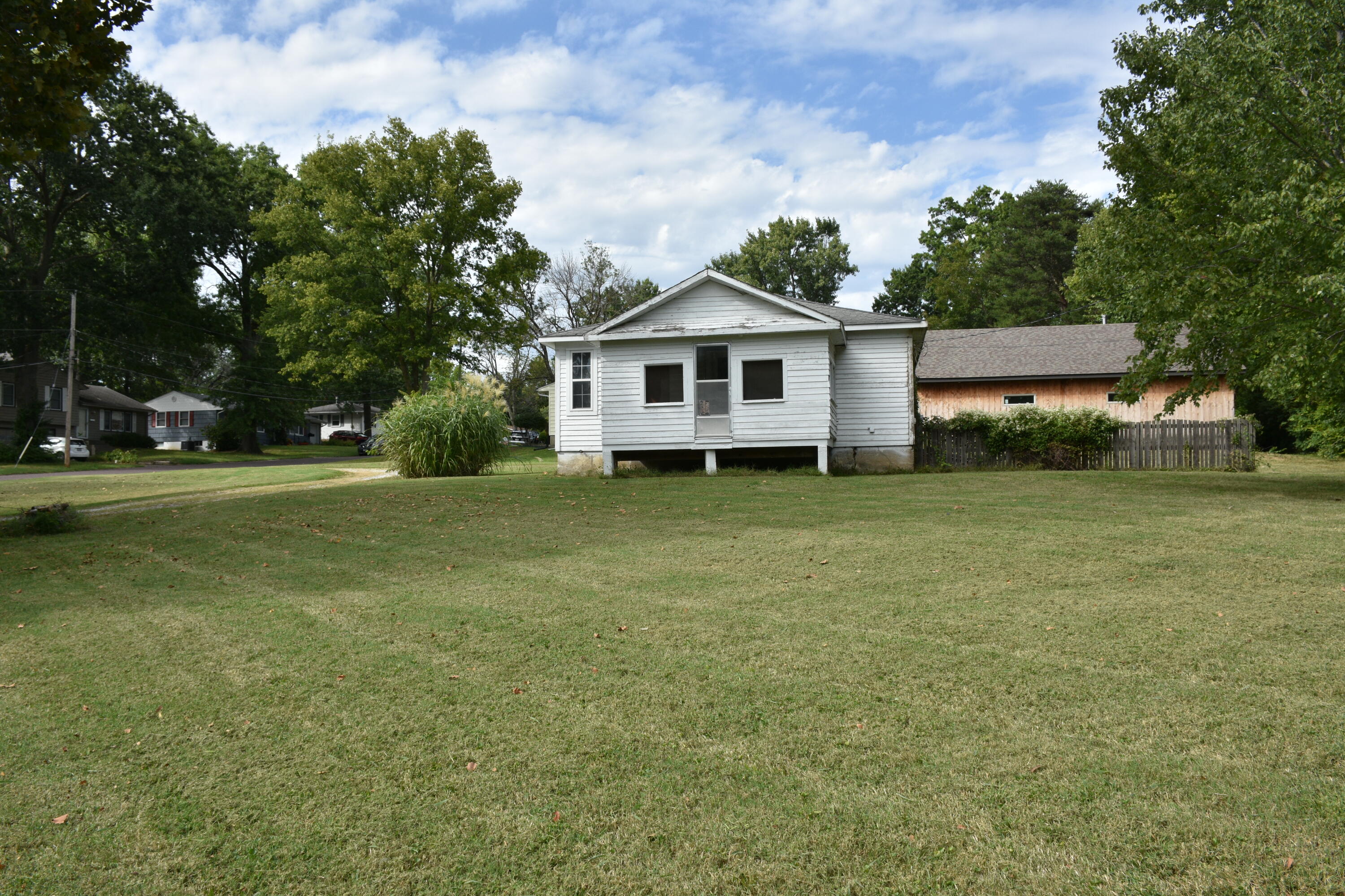 2103 E Walnut St Property Photo 1