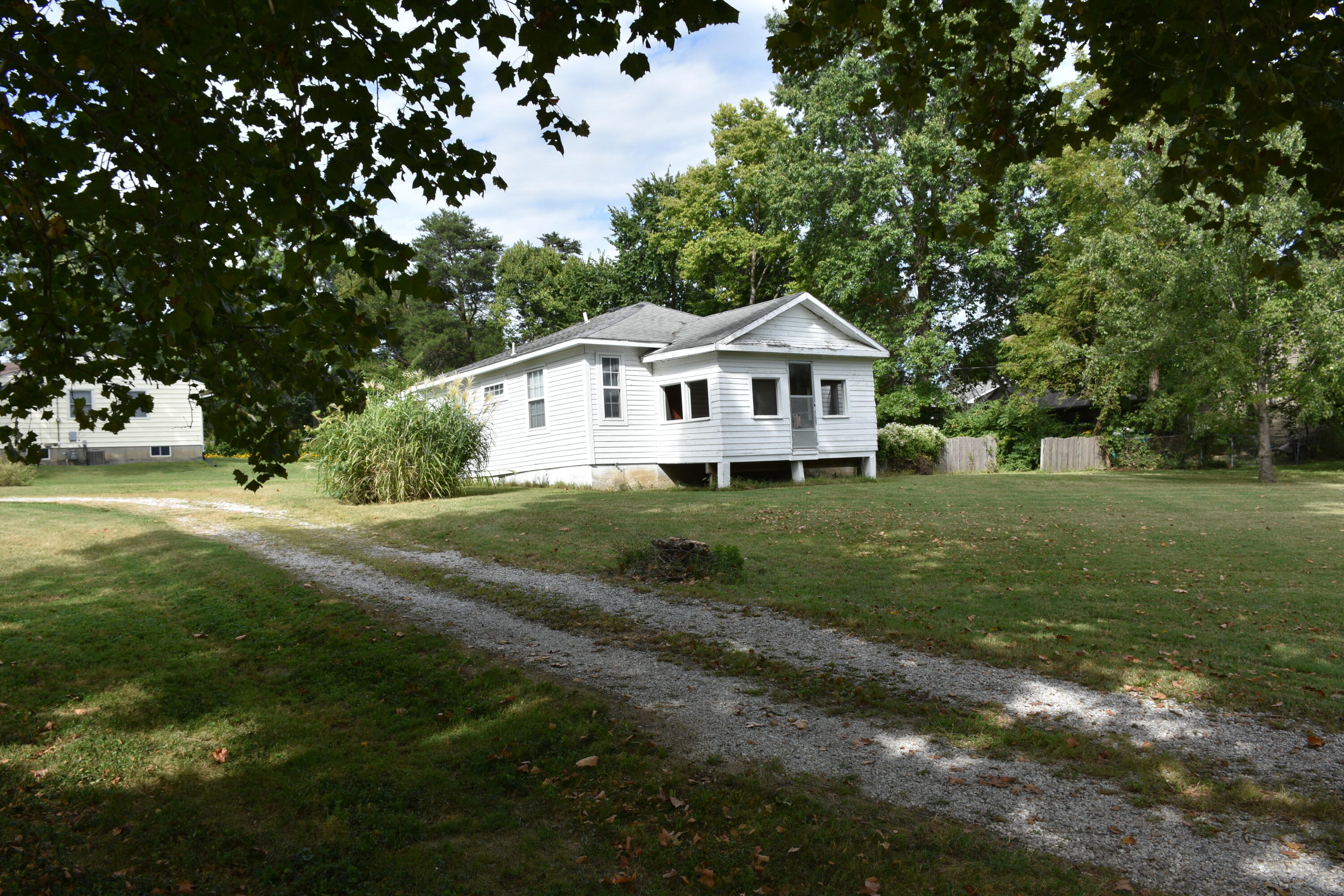 2103 E Walnut St Property Photo 2