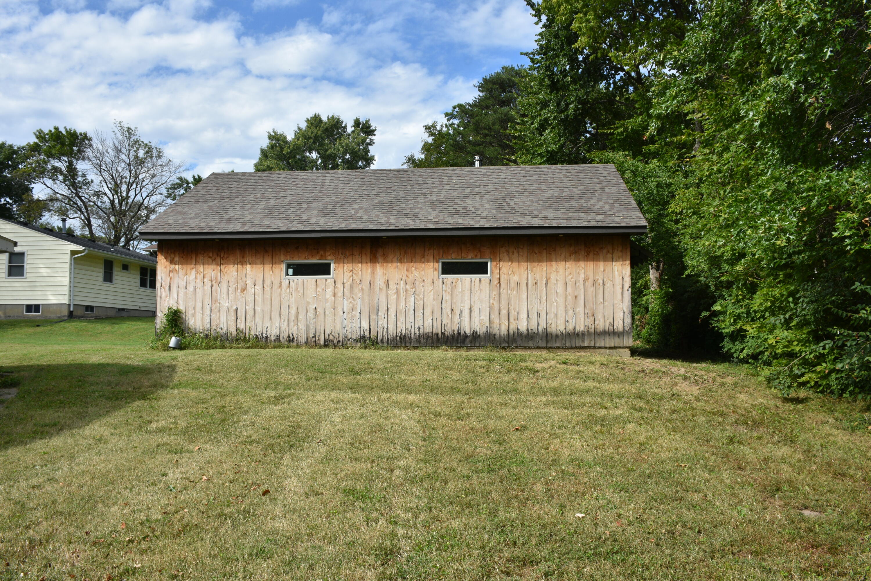 2103 E Walnut St Property Photo 7