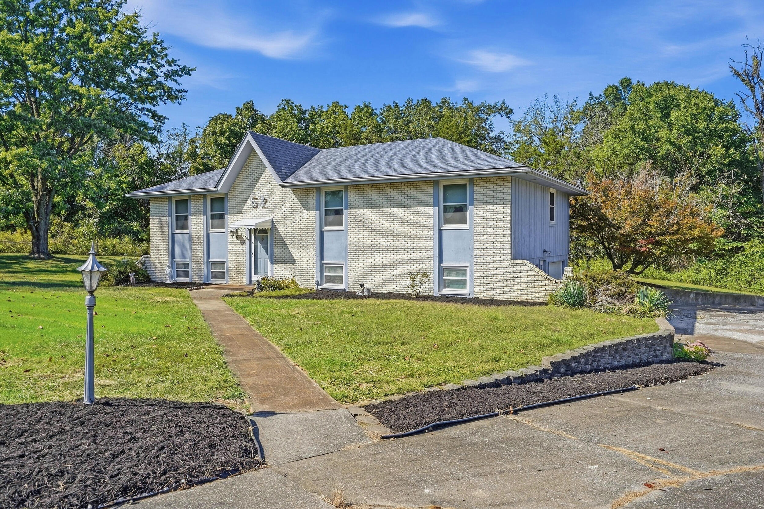 52 Lee Dr Property Photo 1