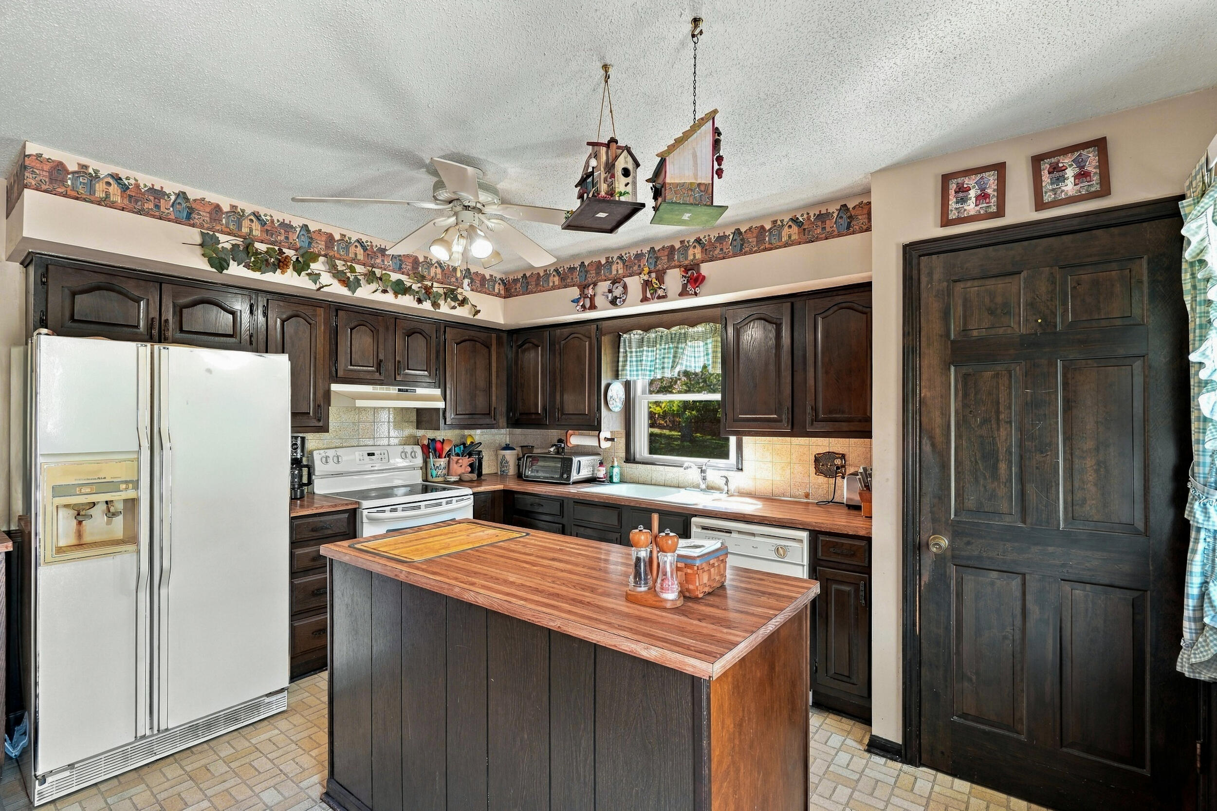 52 Lee Dr Property Photo 12