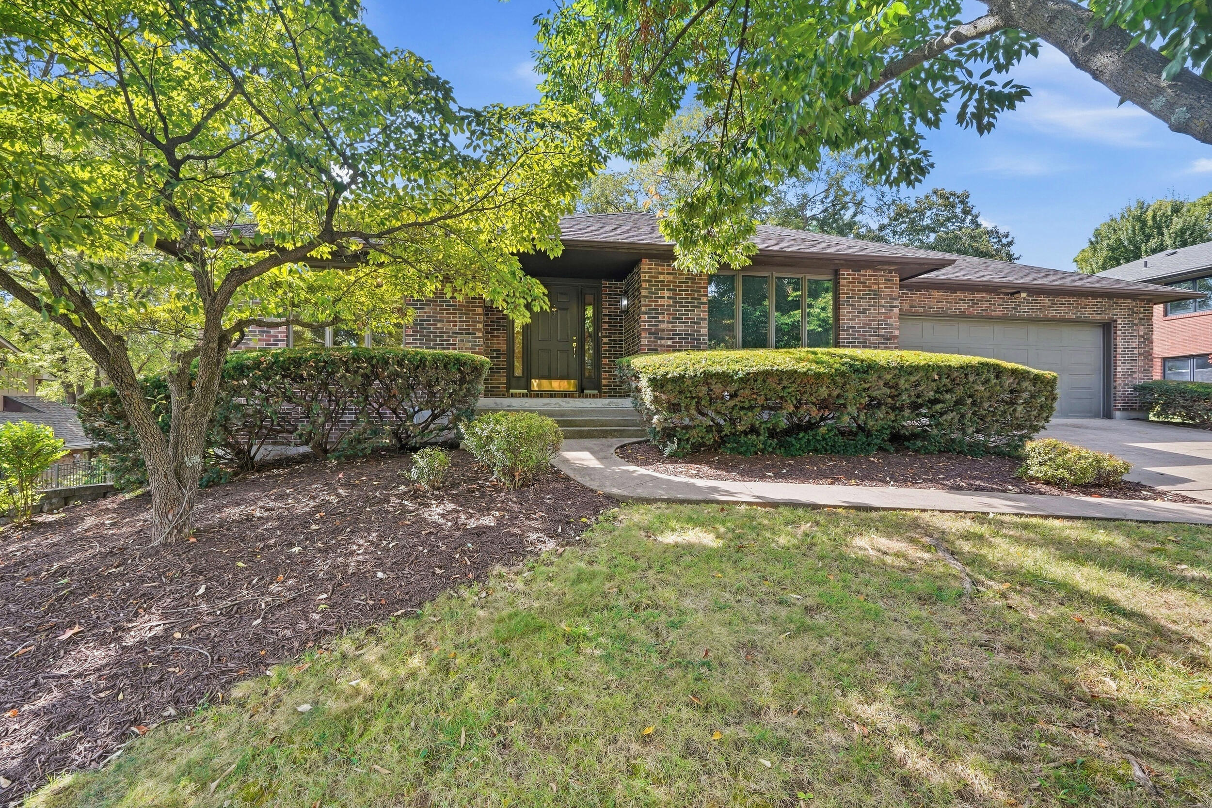 1209 Hulen Dr Property Photo 3