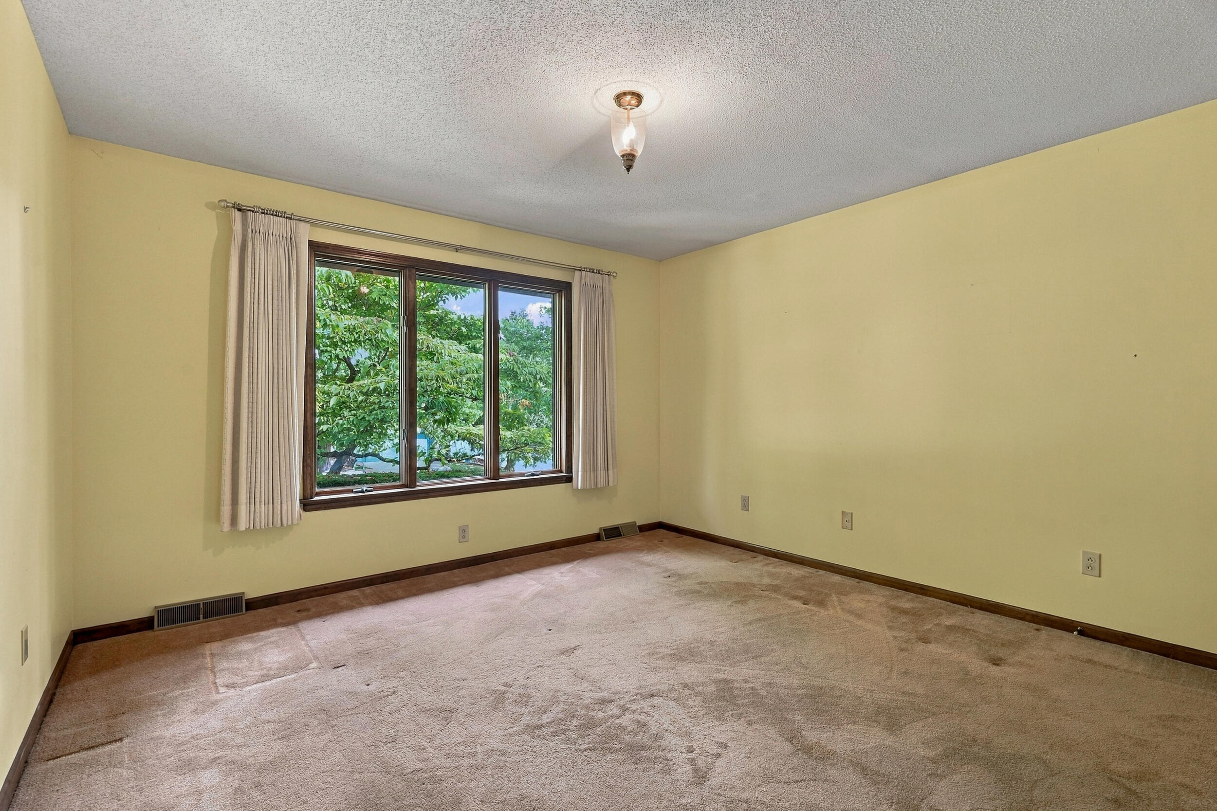 1209 Hulen Dr Property Photo 35