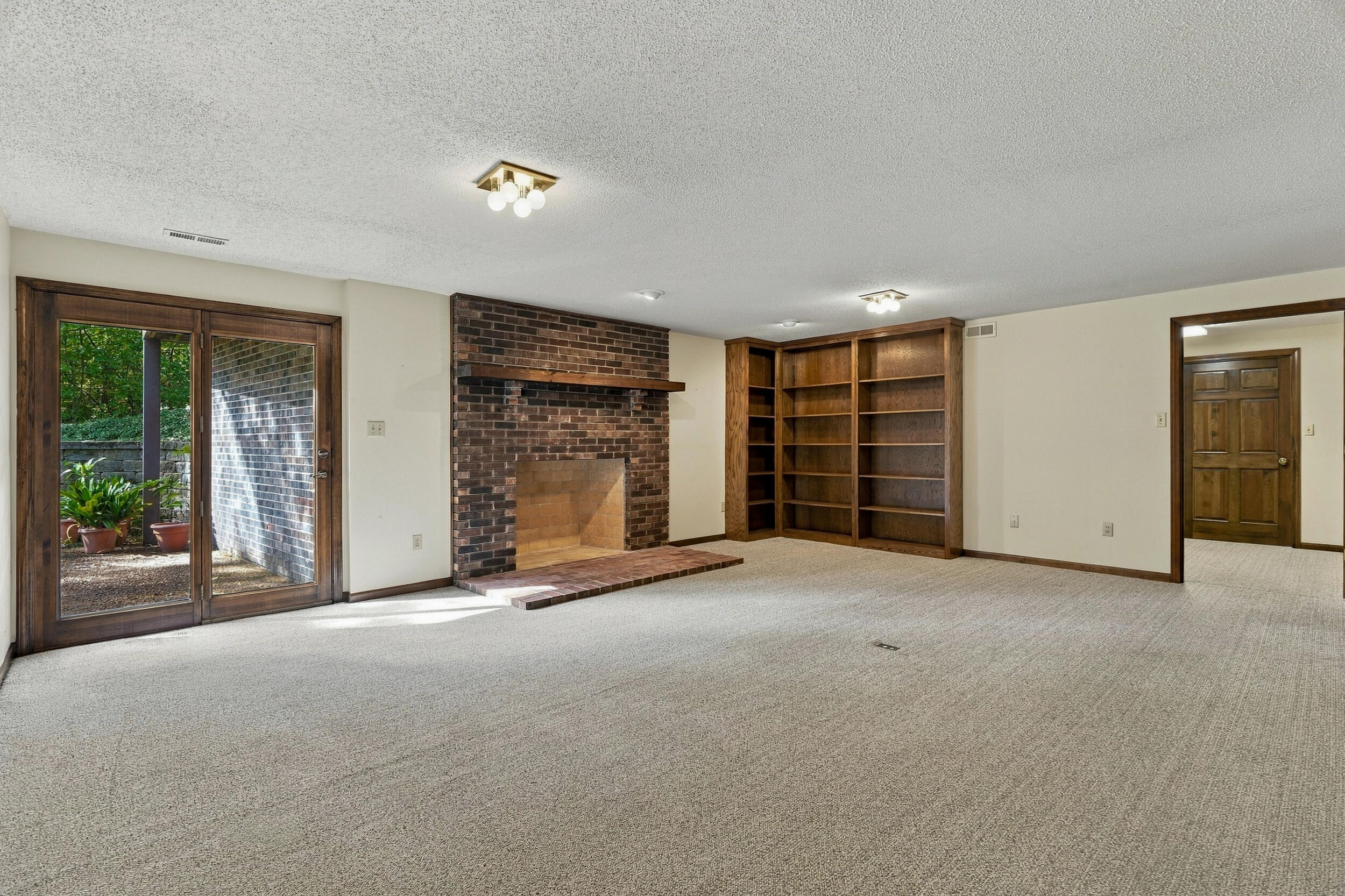 1209 Hulen Dr Property Photo 43