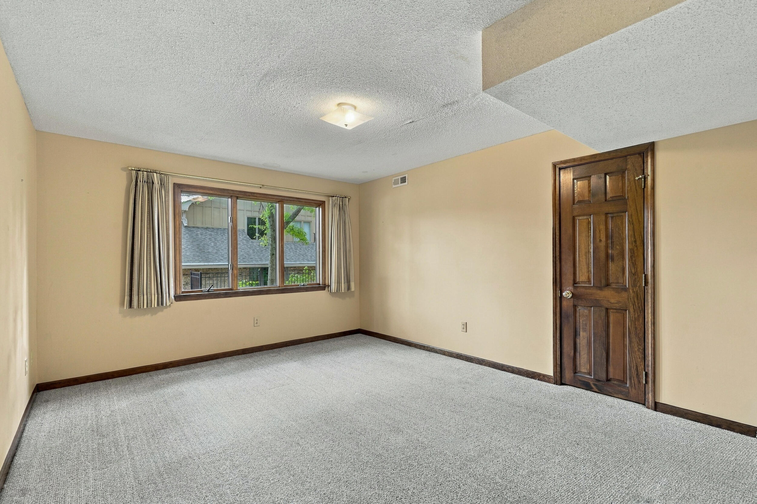 1209 Hulen Dr Property Photo 49