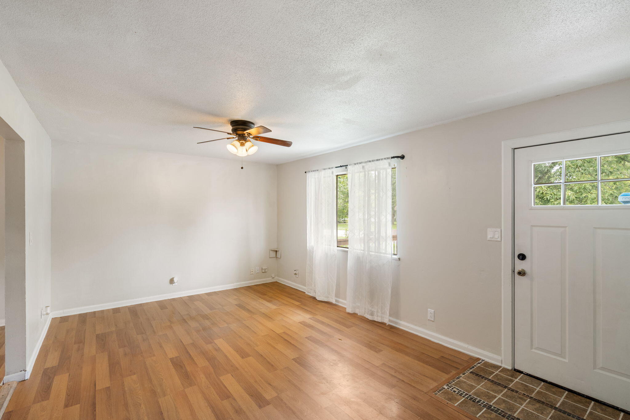 4270 E Hillcrest Dr Property Photo 6