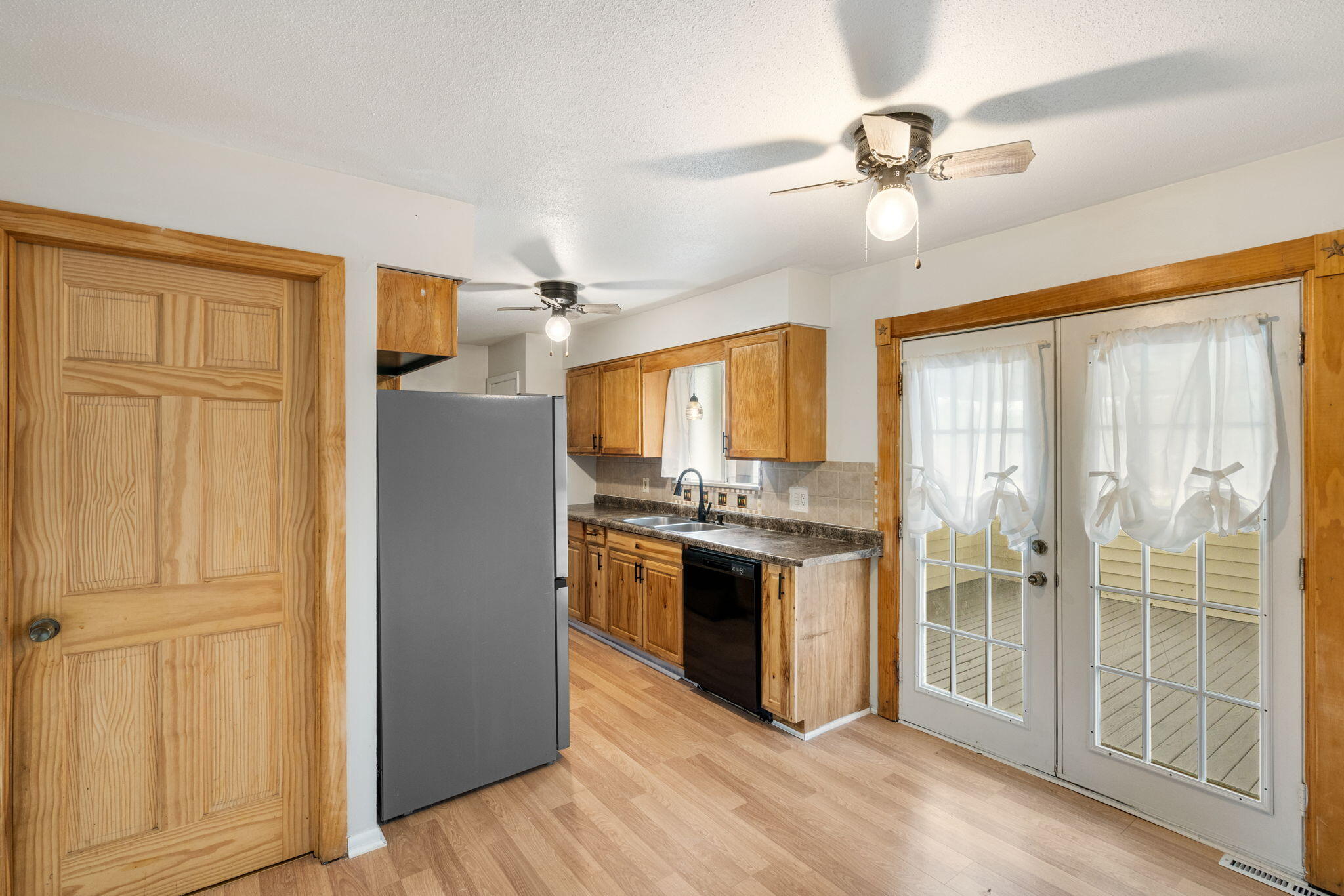 4270 E Hillcrest Dr Property Photo 9
