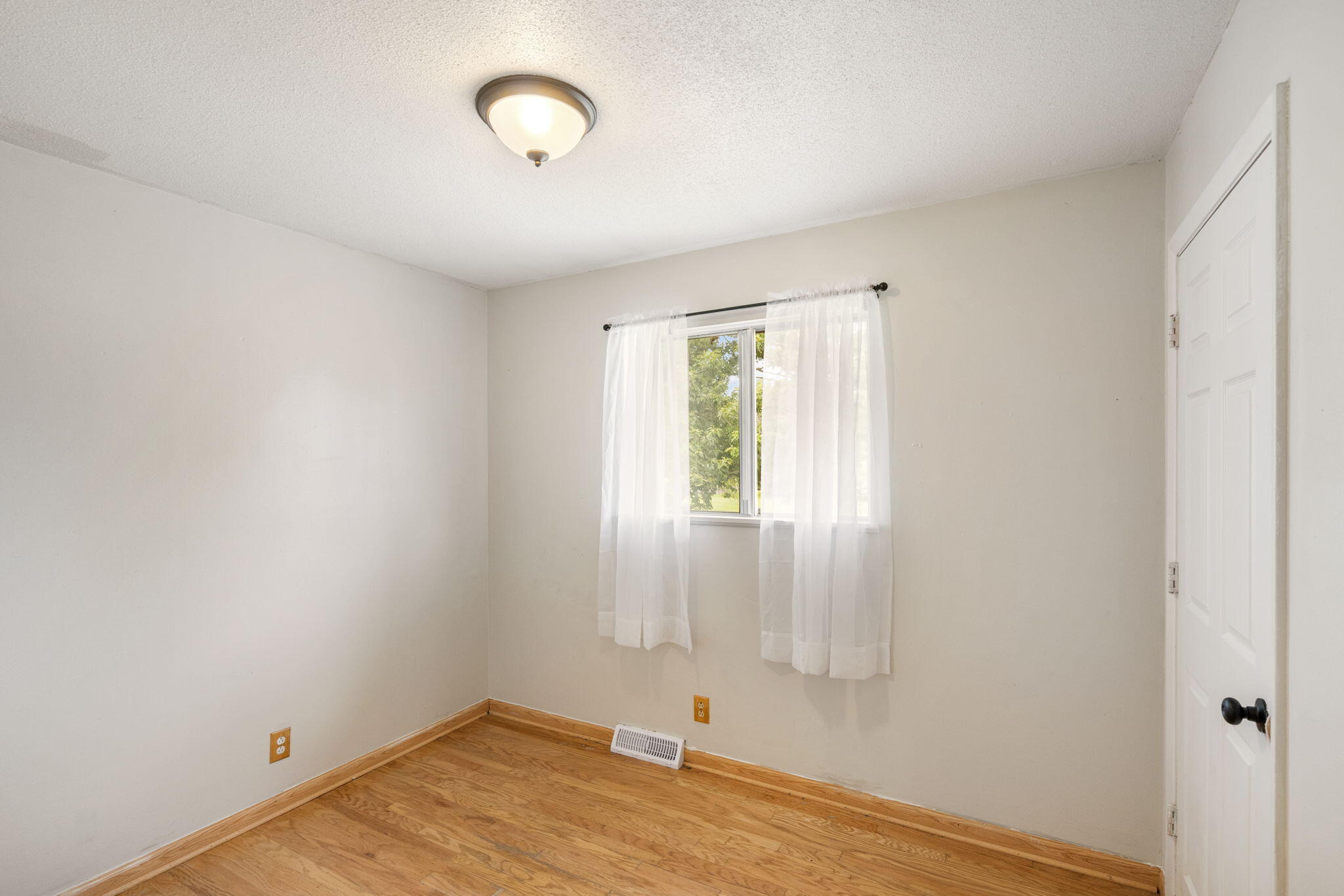 4270 E Hillcrest Dr Property Photo 18