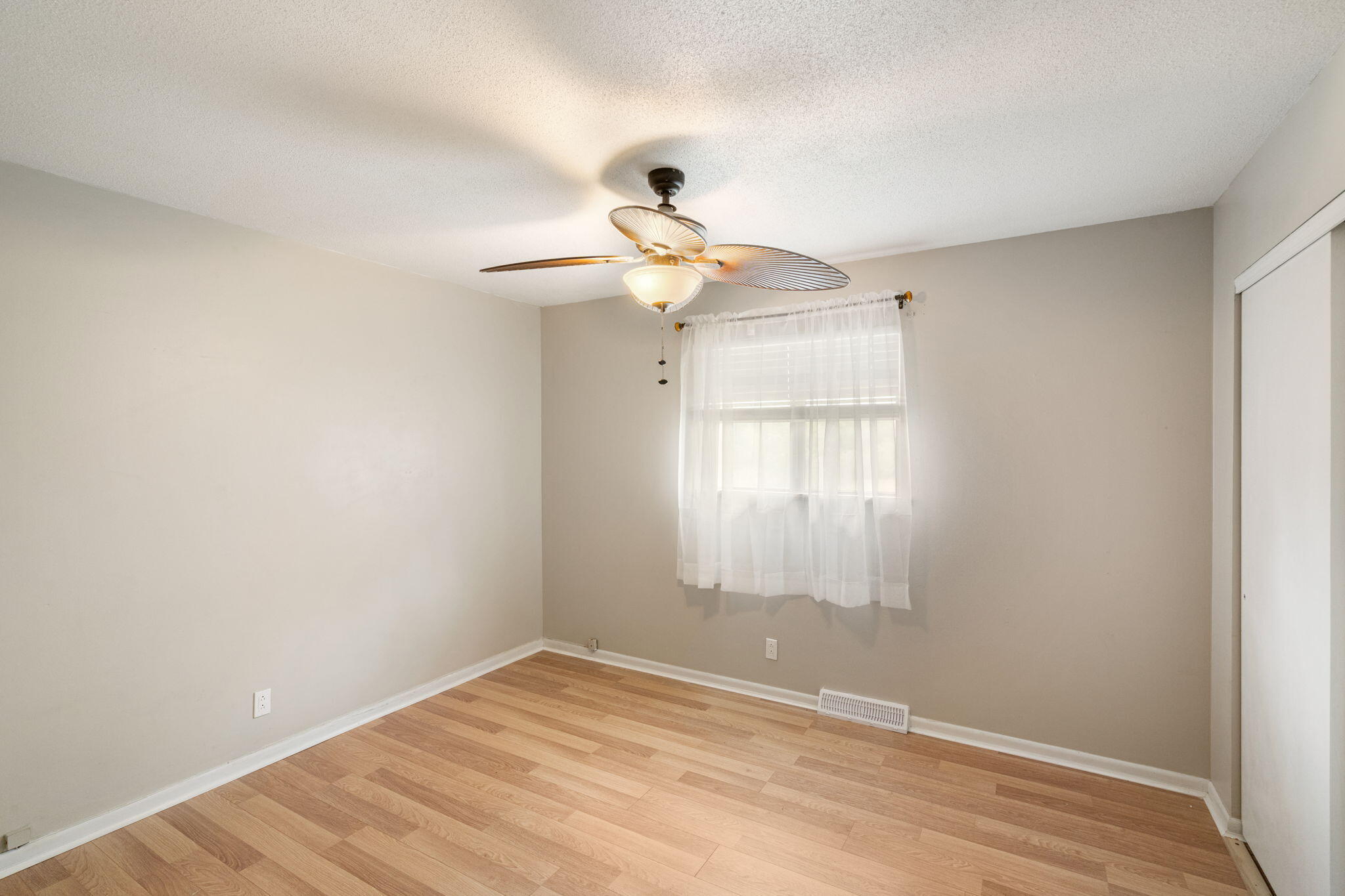 4270 E Hillcrest Dr Property Photo 20
