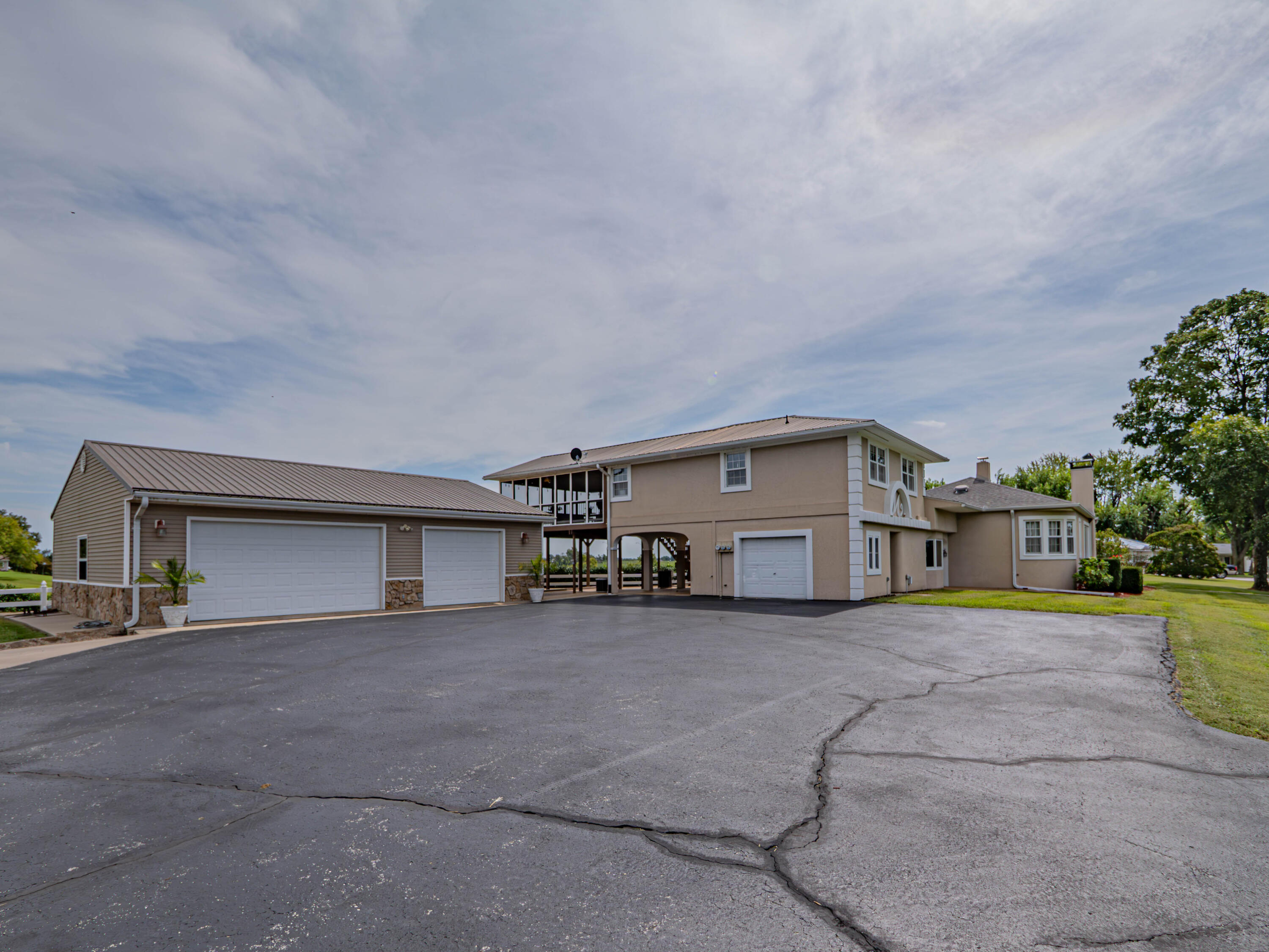 208 Lakeview Terr Property Photo 9