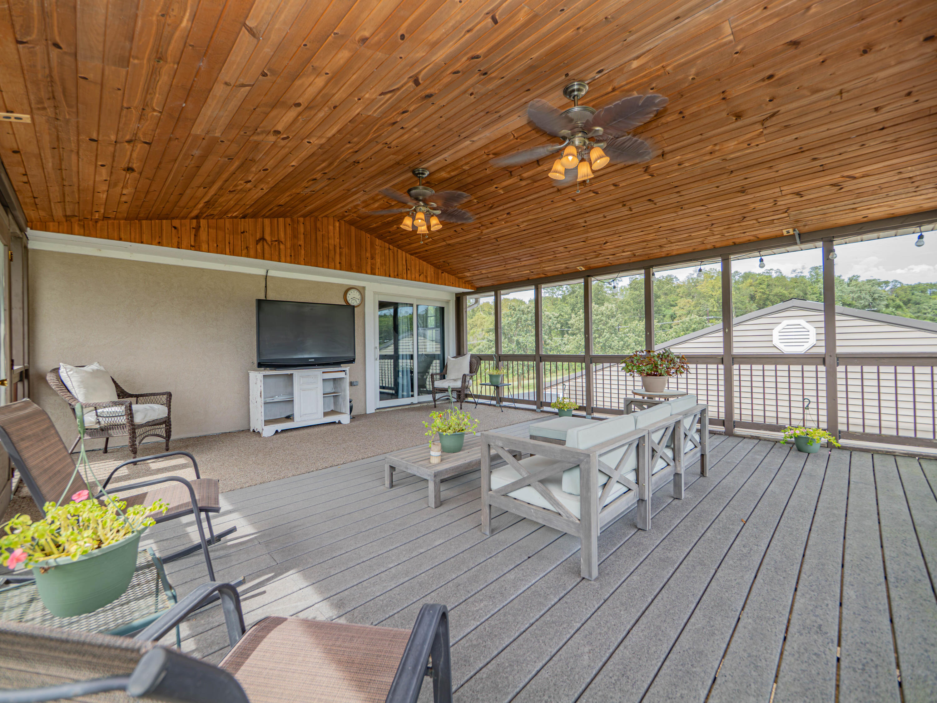 208 Lakeview Terr Property Photo 12