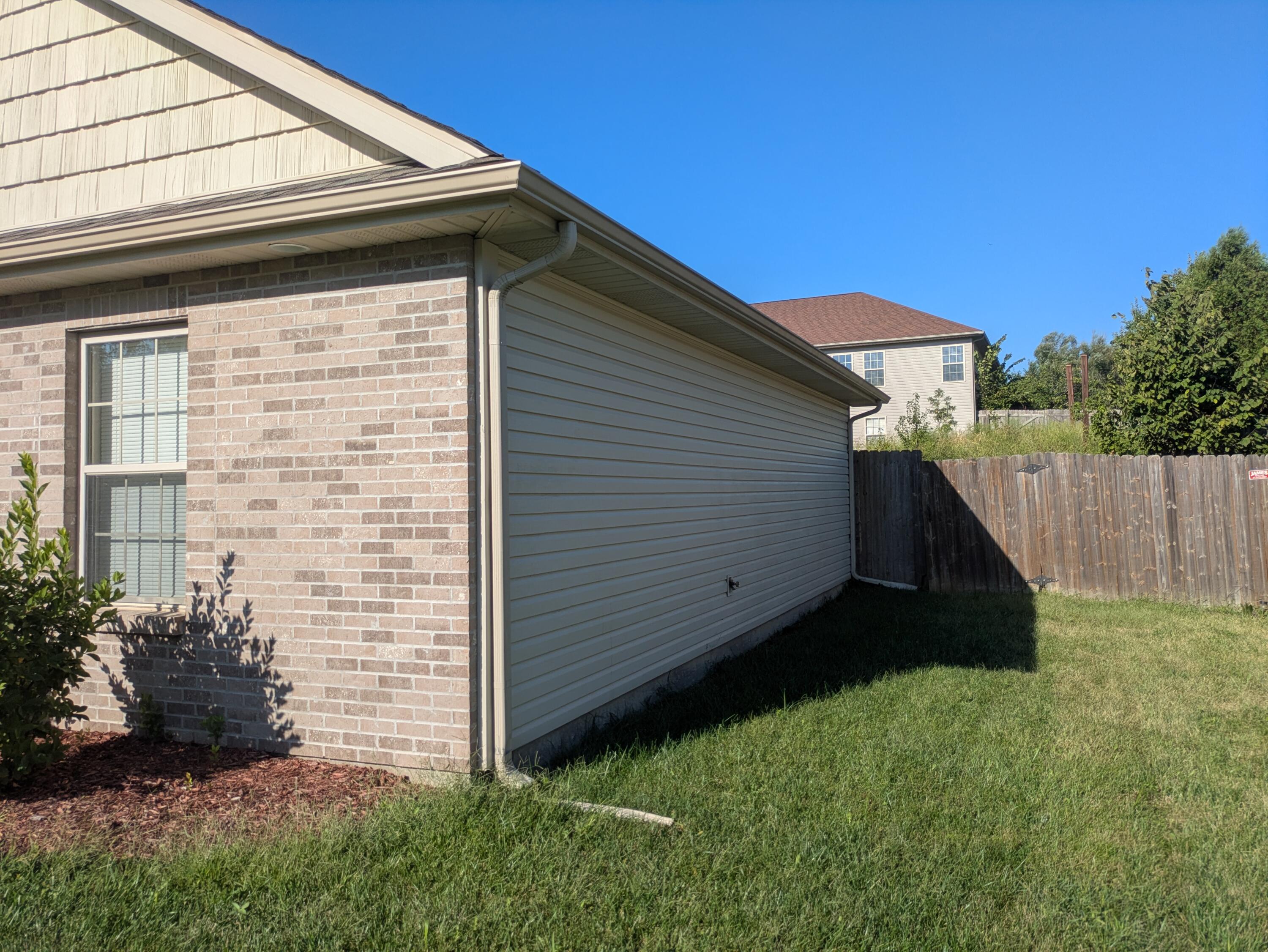 2601 Quartz Ln Property Photo 3