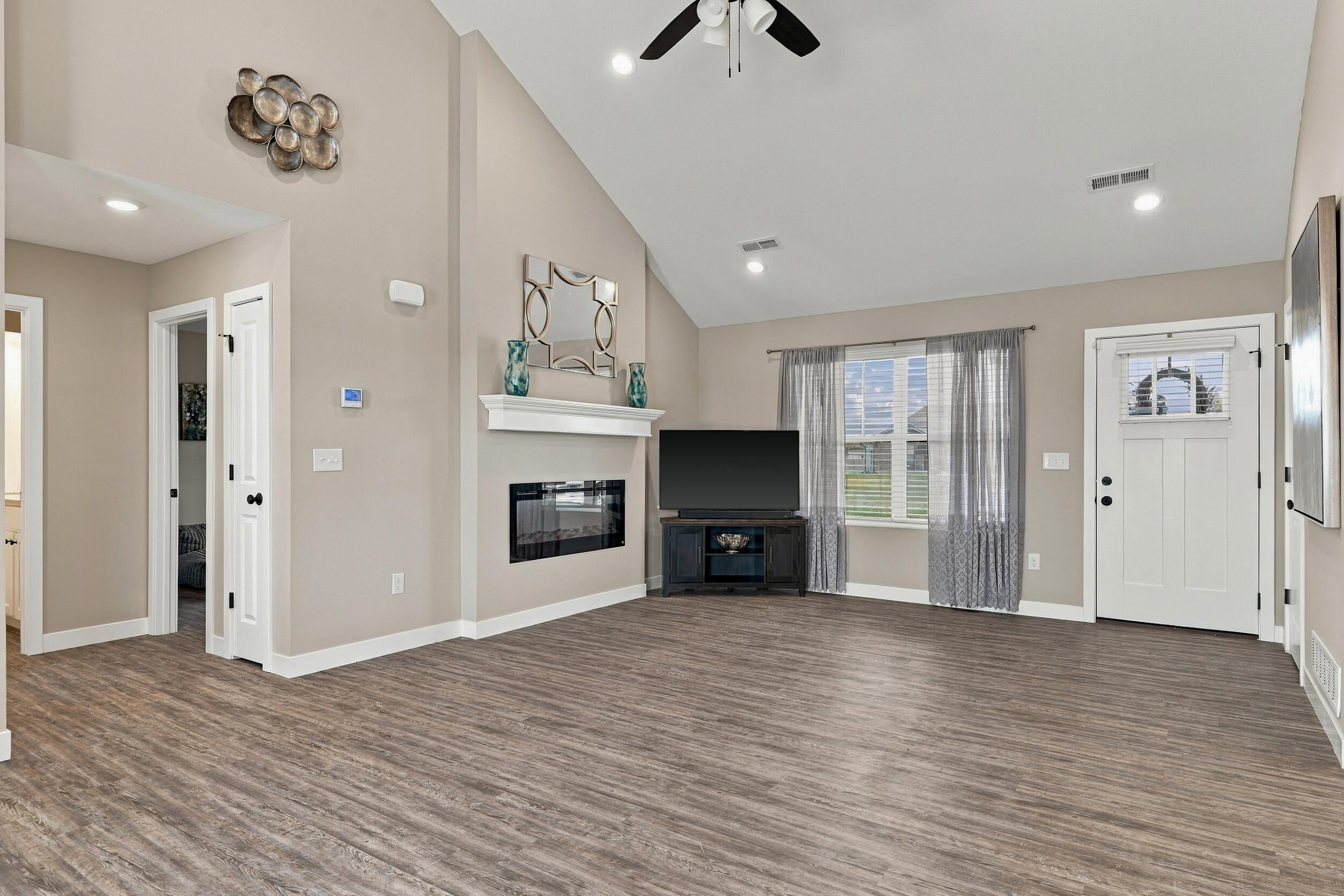 14841 Welch Dr Property Photo 8