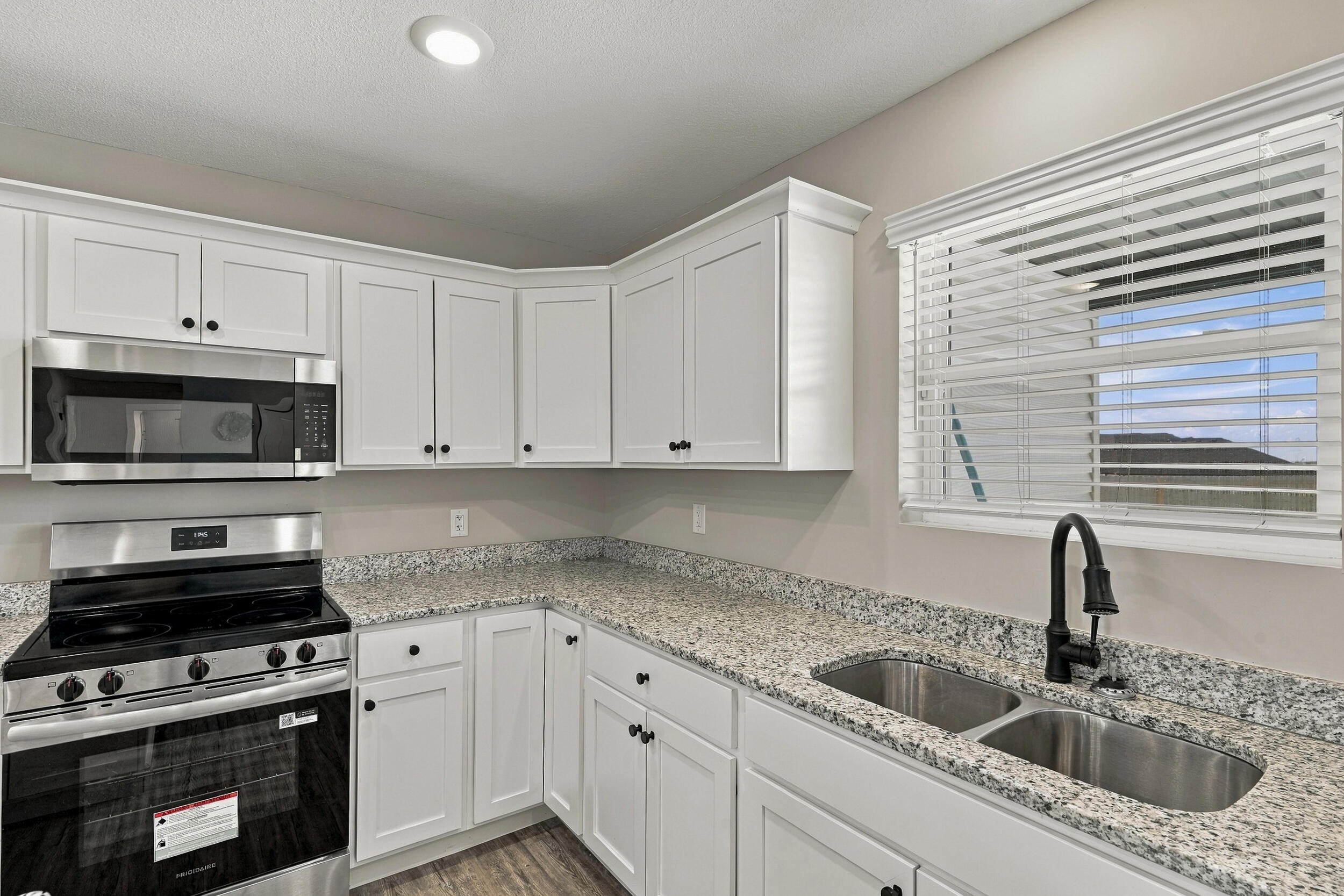 14841 Welch Dr Property Photo 17