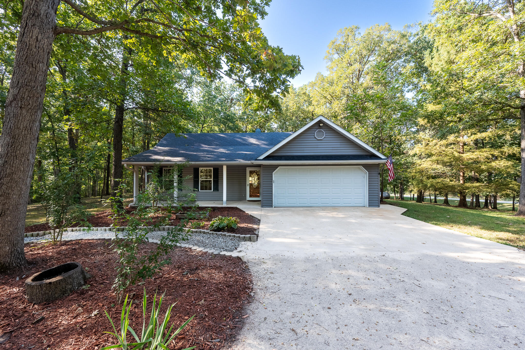 17180 N Crownview Dr Property Photo