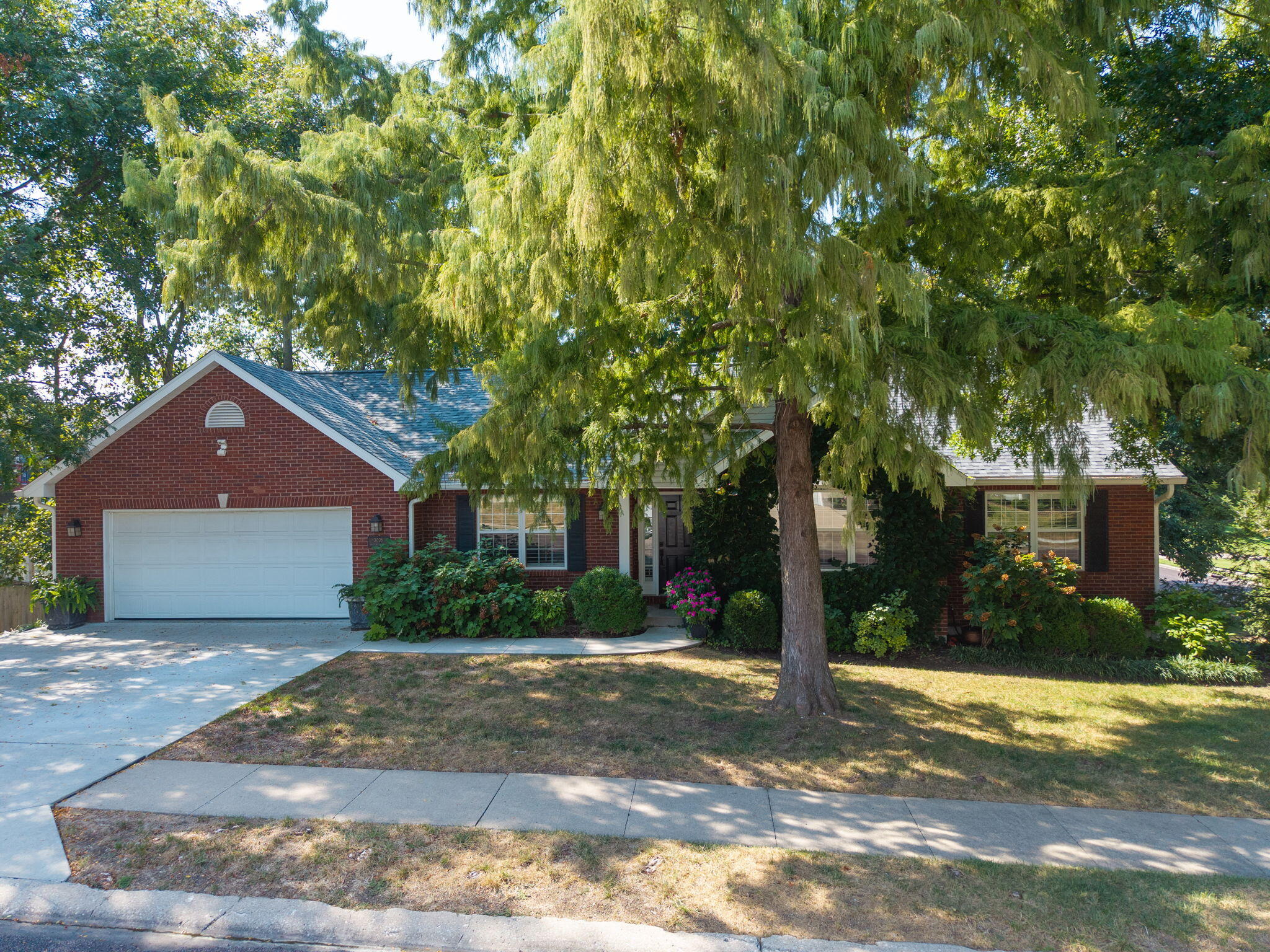 3005 Greenbriar Dr Property Photo 1