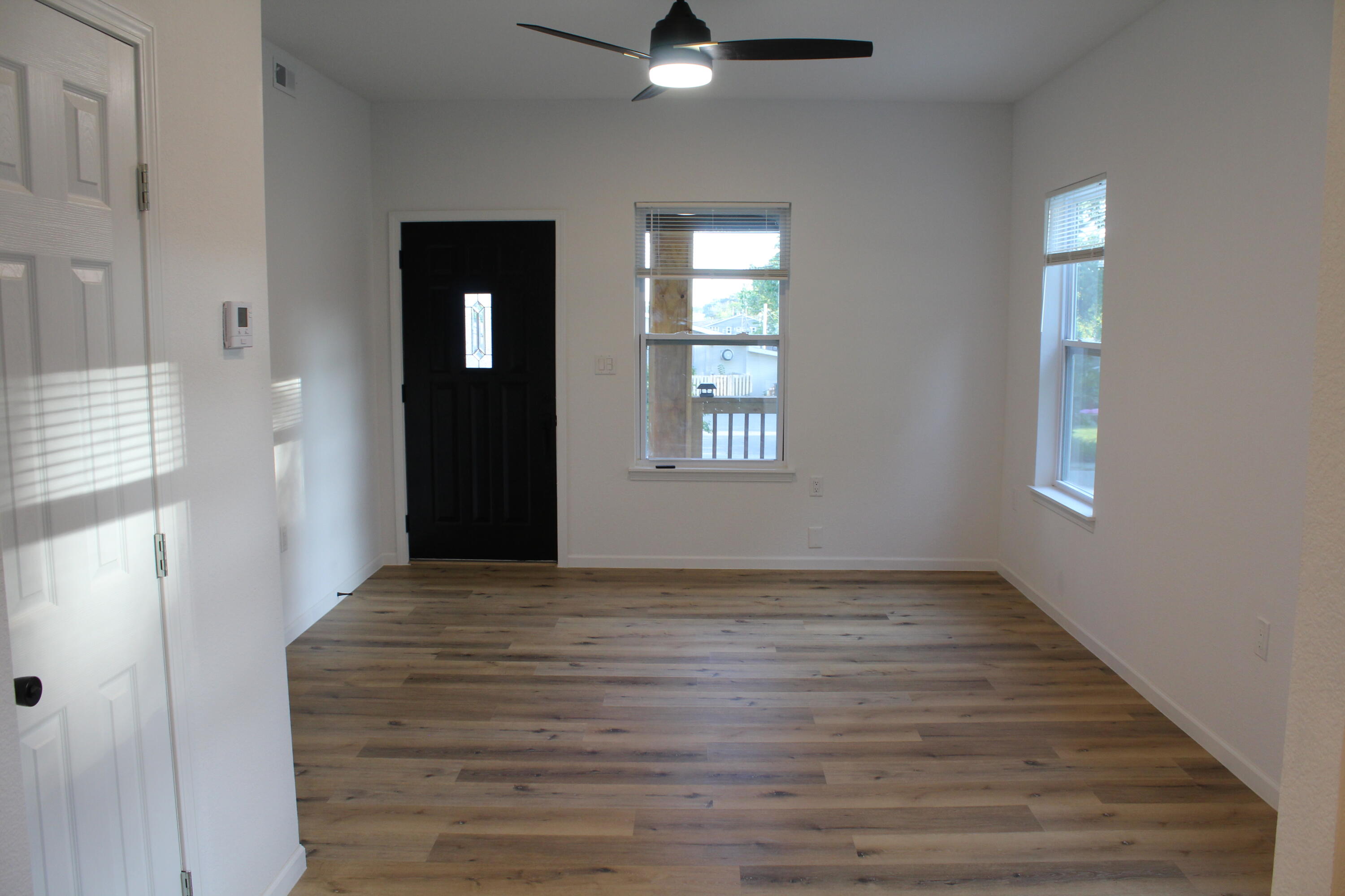 517 E Park St Property Photo 2