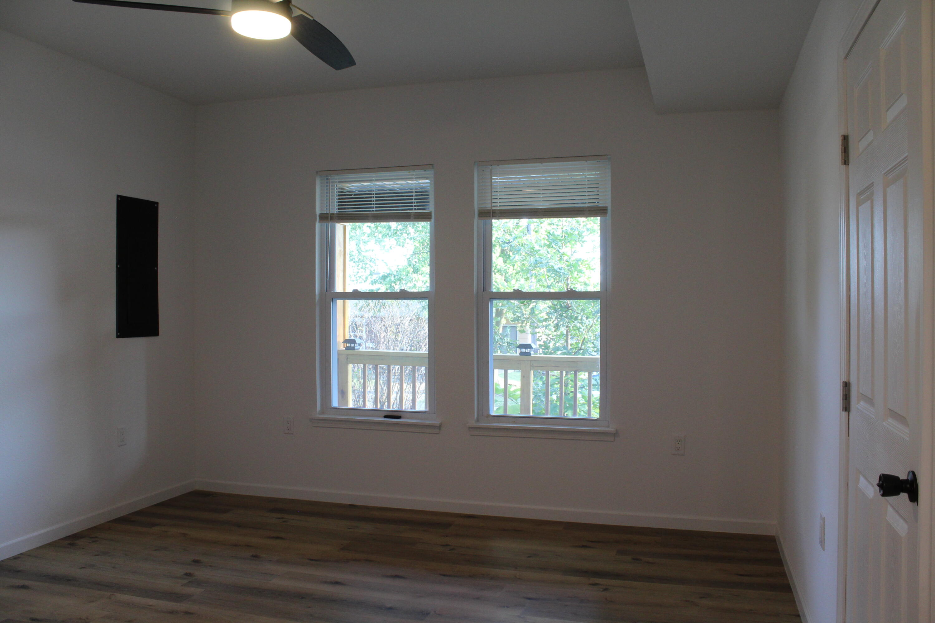 517 E Park St Property Photo 9