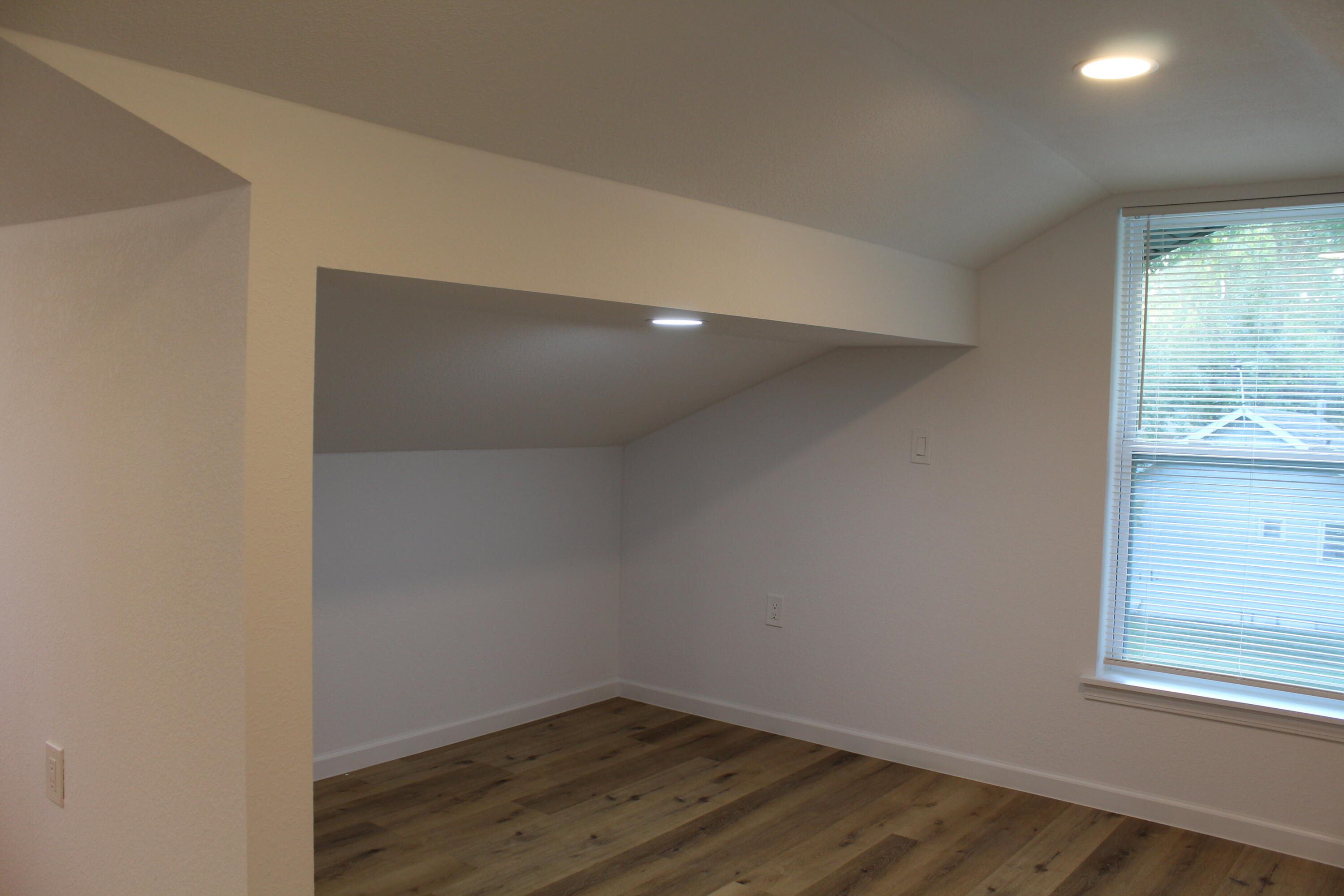 517 E Park St Property Photo 17