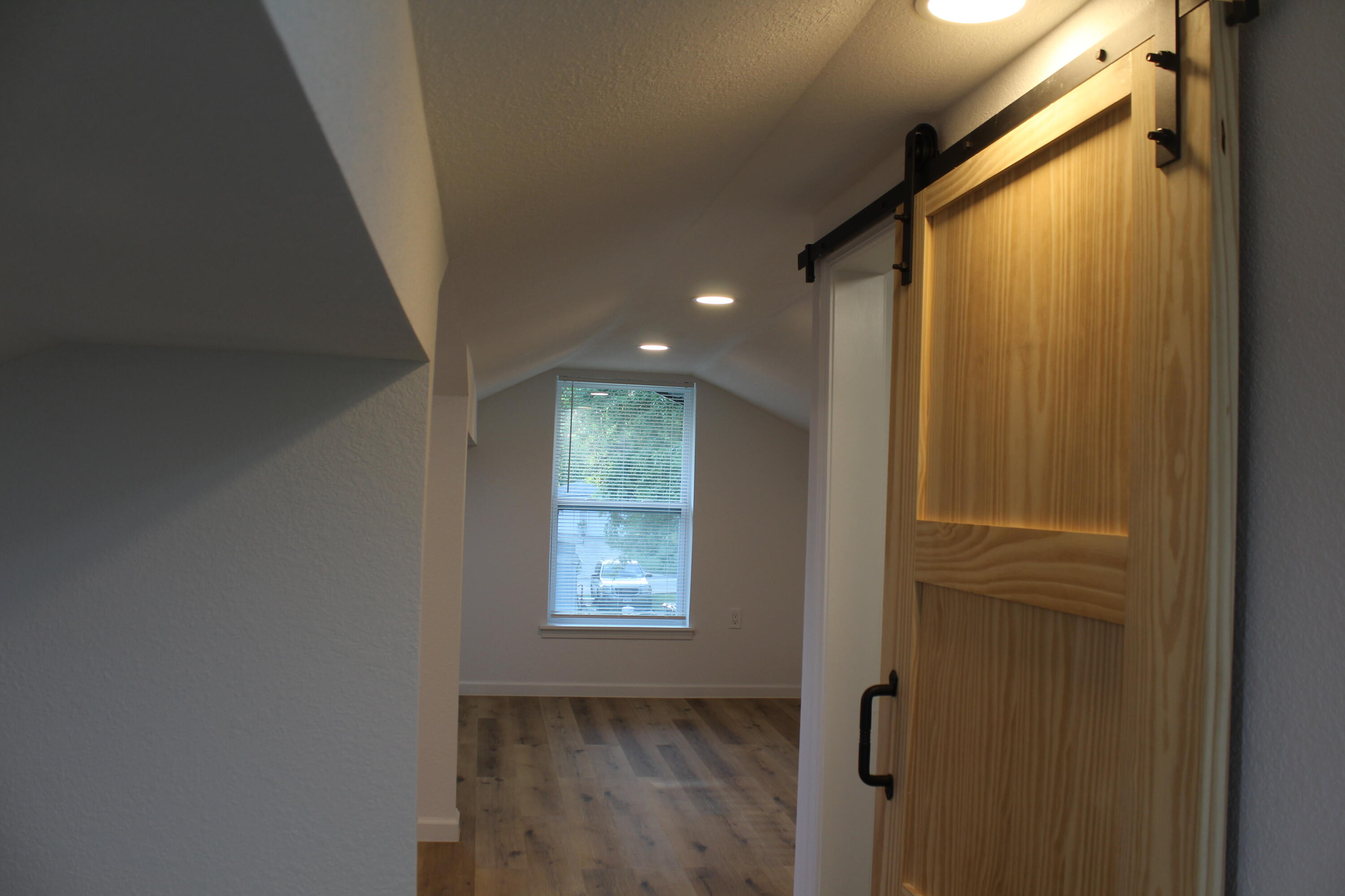 517 E Park St Property Photo 18