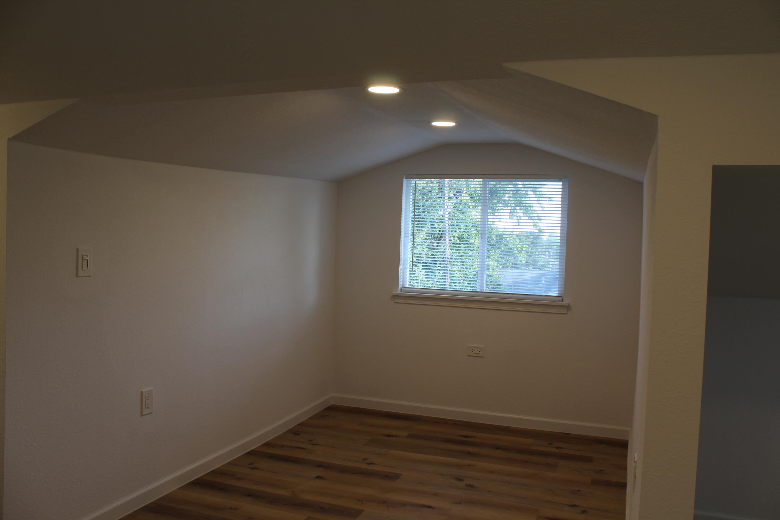 517 E Park St Property Photo 19
