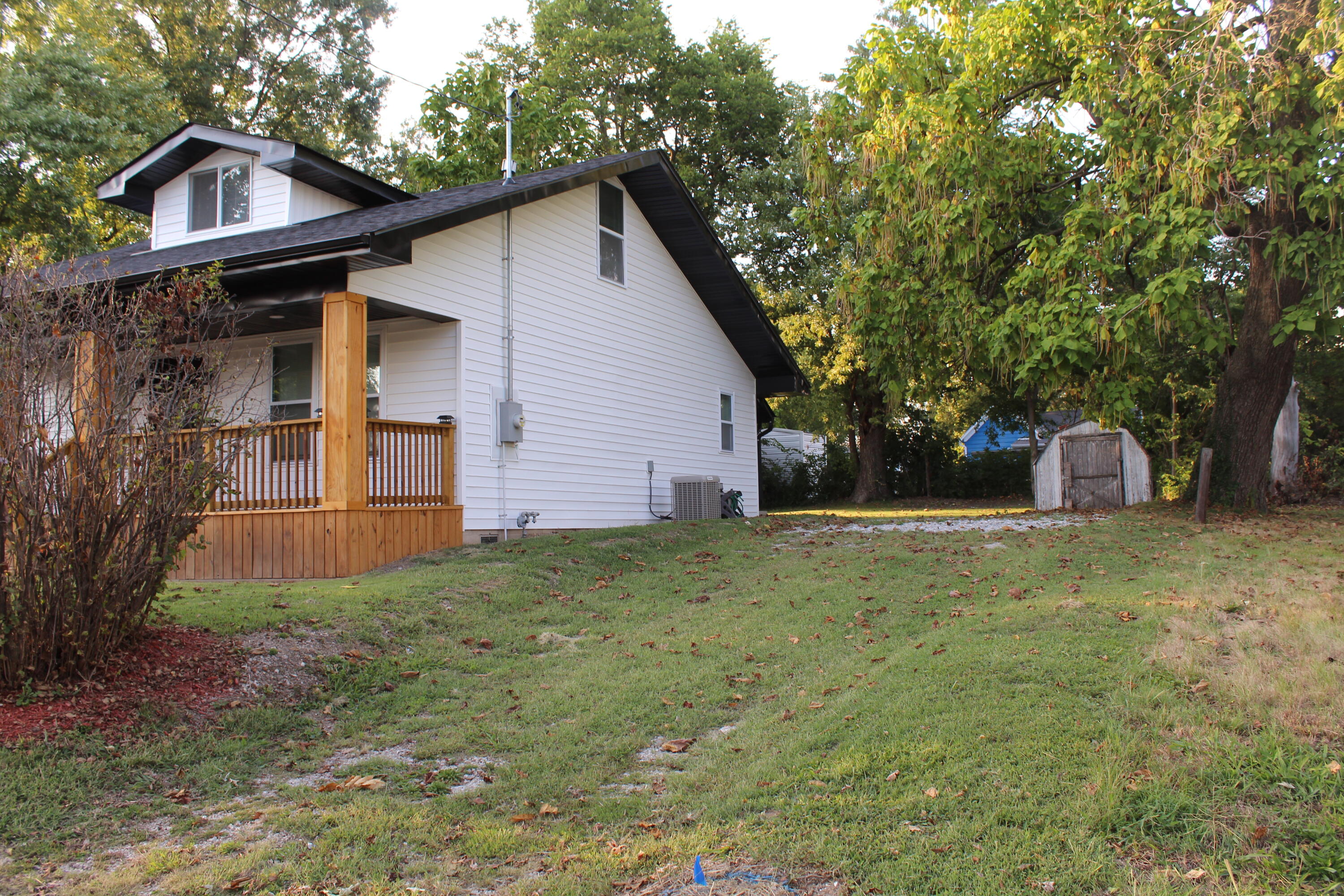 517 E Park St Property Photo 26