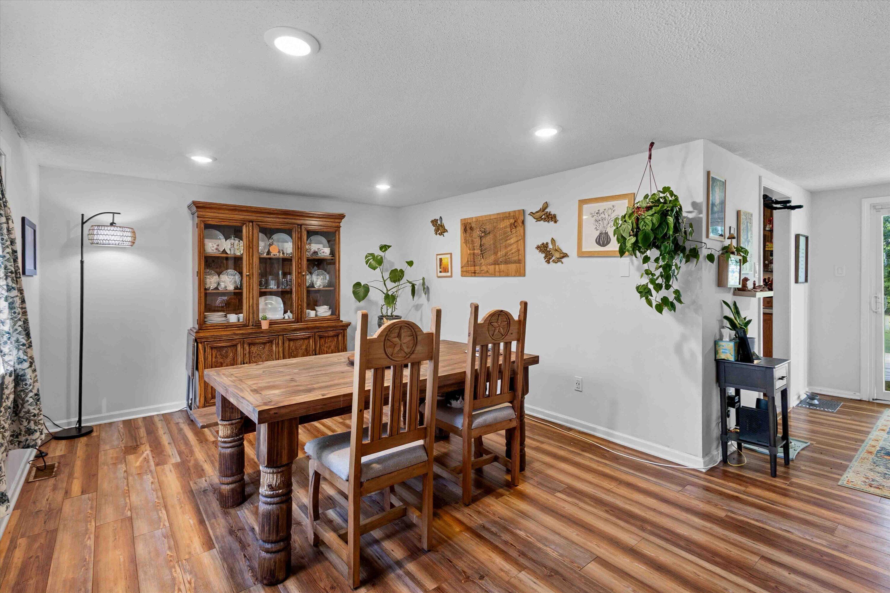 2435 E Alan Cir Property Photo 4